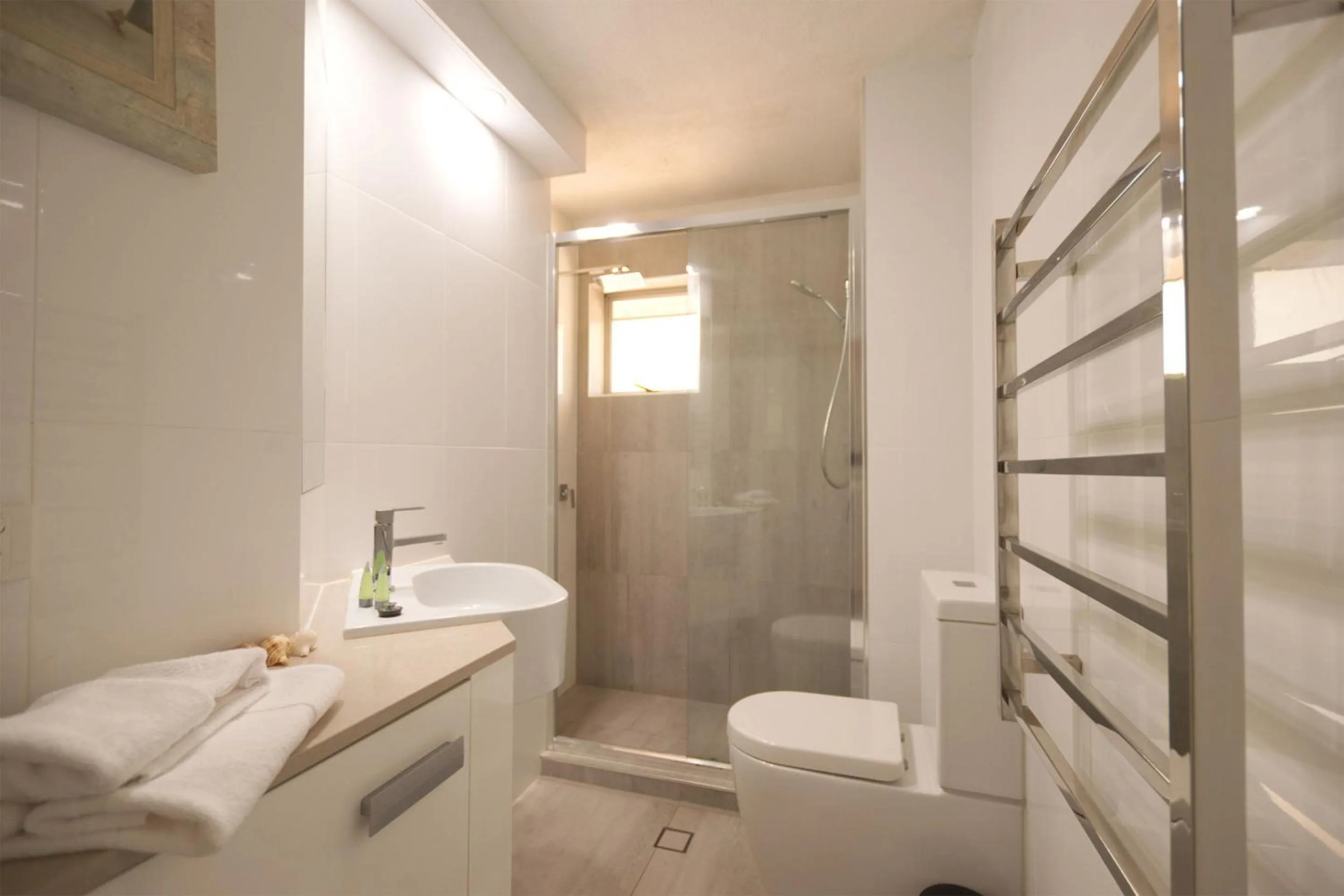 Bathroom in Raintrees Moffat Beach