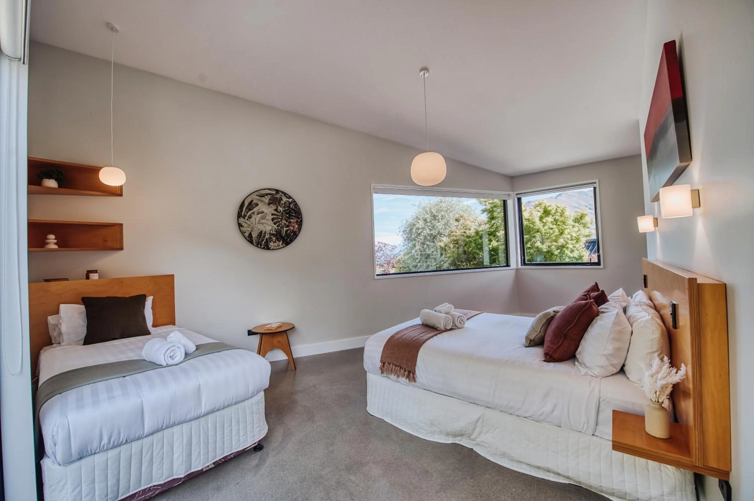 Bed in Award-Winning Modern Retreat with Hot Tub & Views