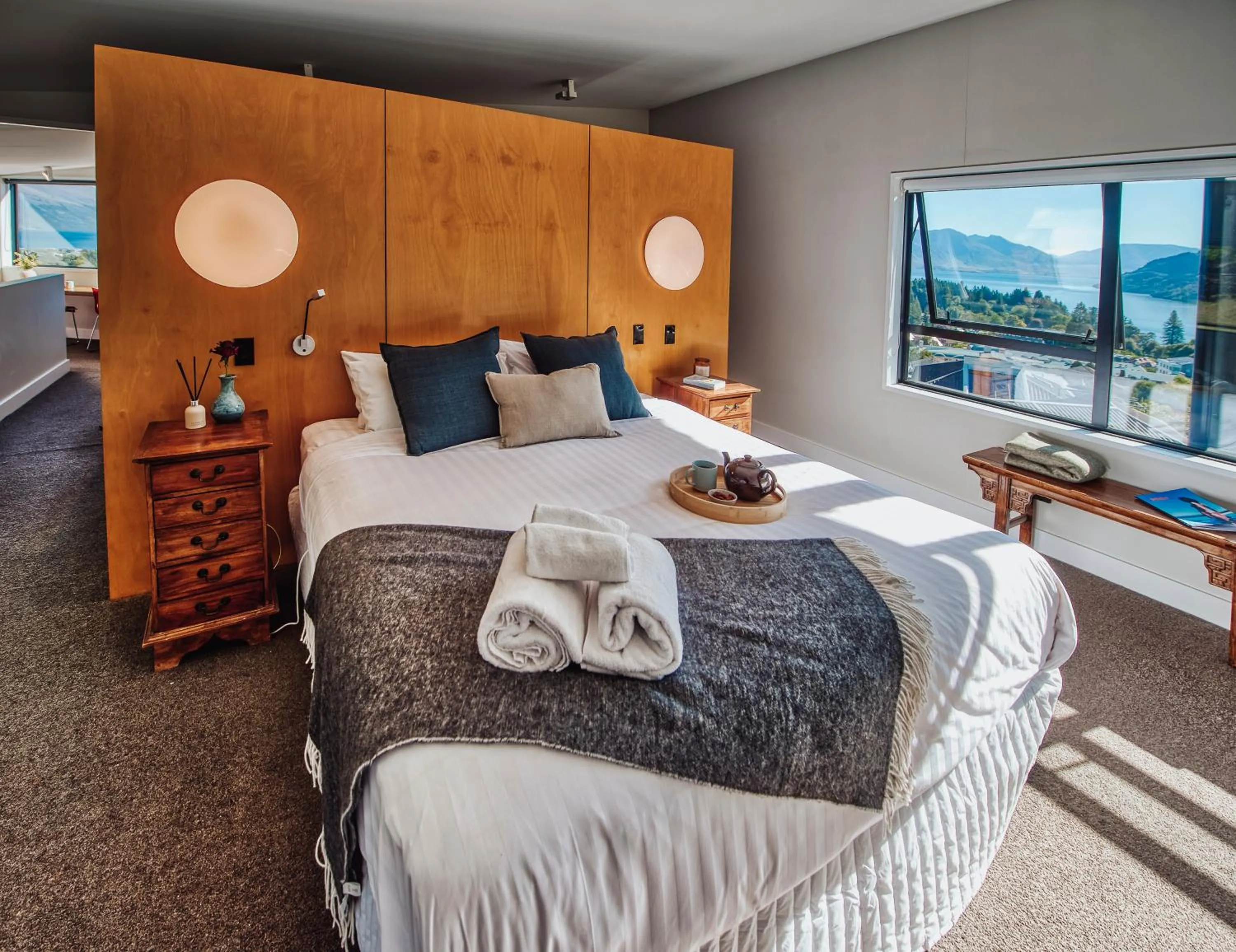 Bed in Award-Winning Modern Retreat with Hot Tub & Views