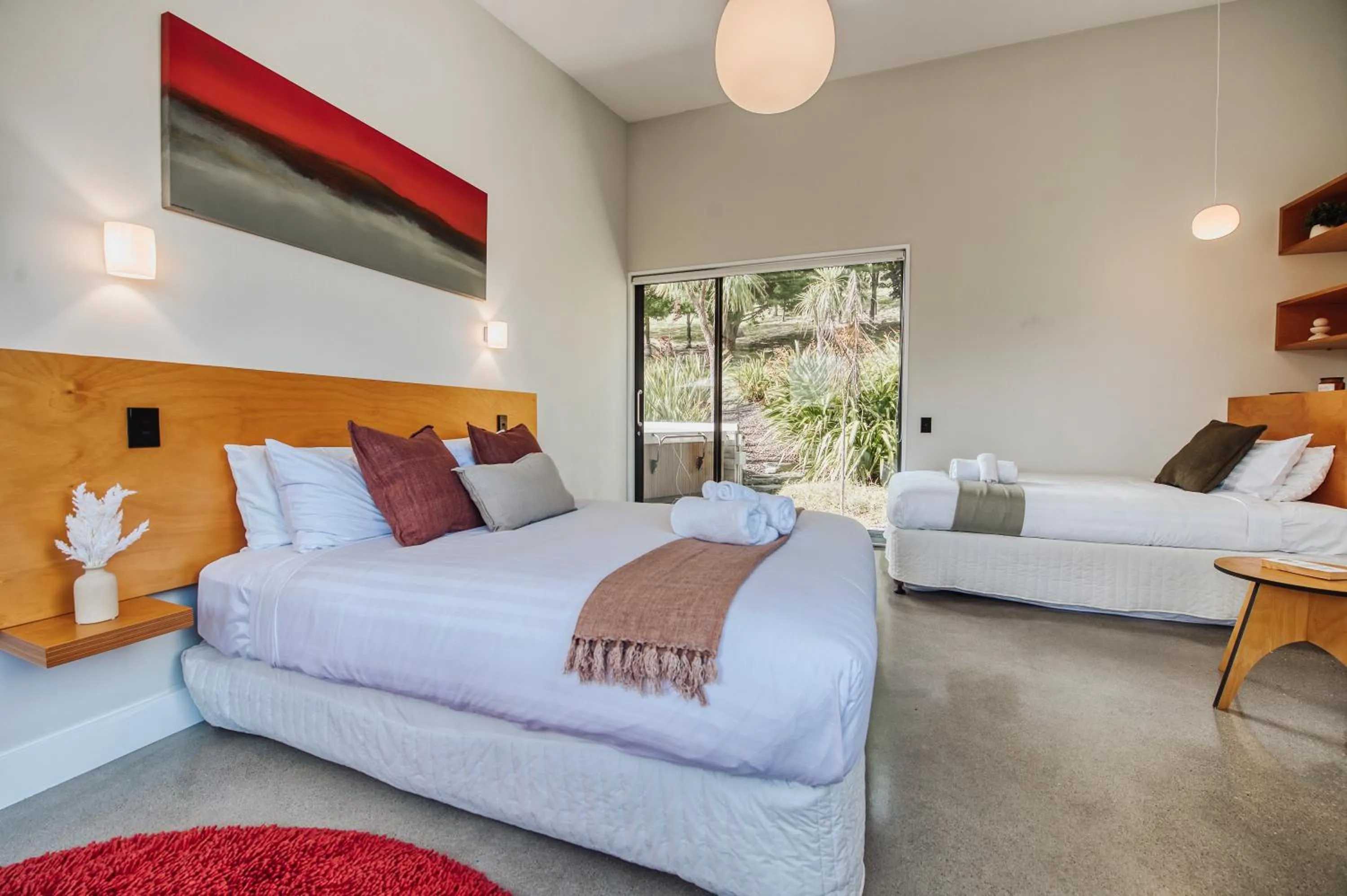 Bed in Award-Winning Modern Retreat with Hot Tub & Views