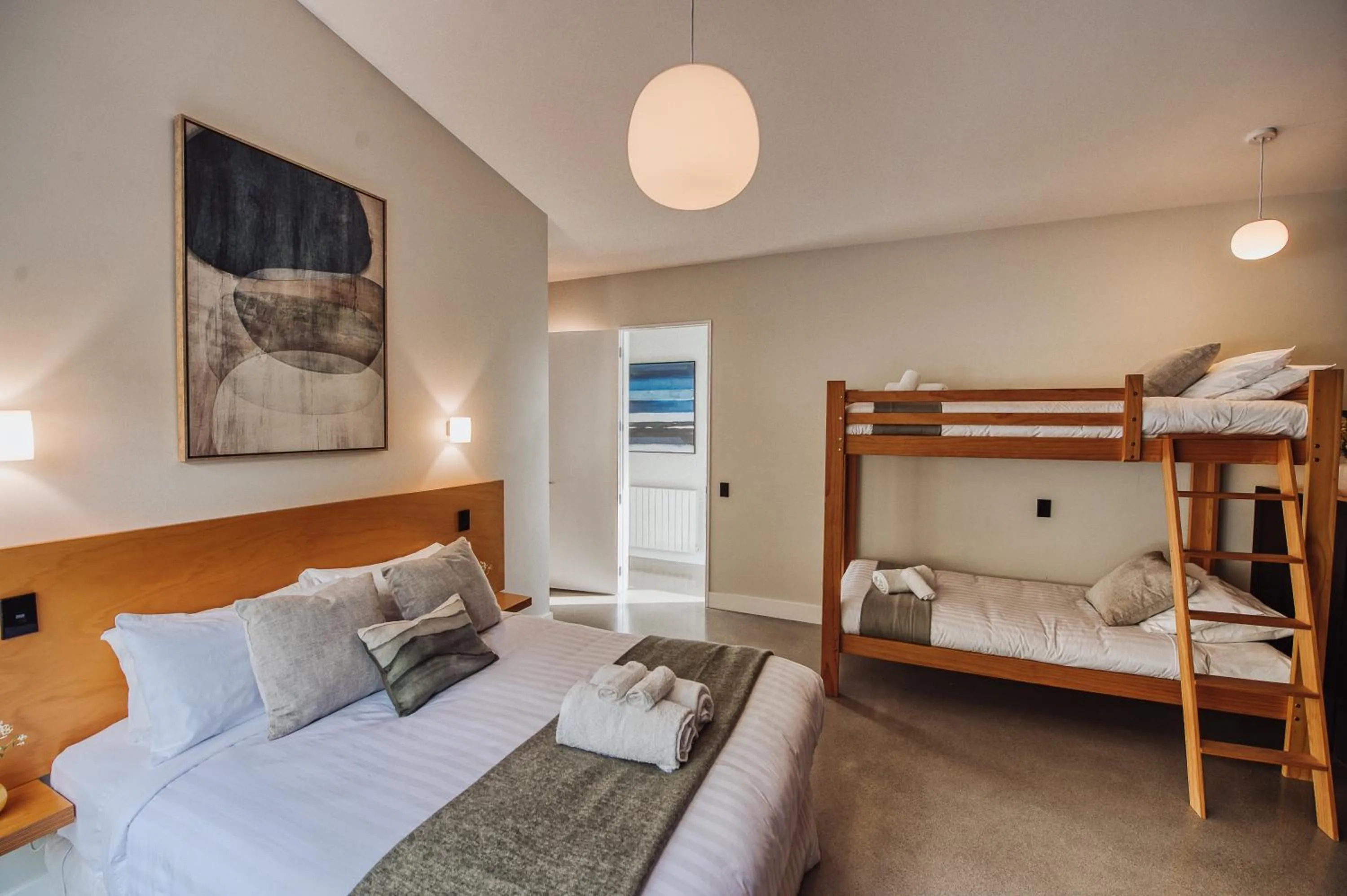 Bed in Award-Winning Modern Retreat with Hot Tub & Views