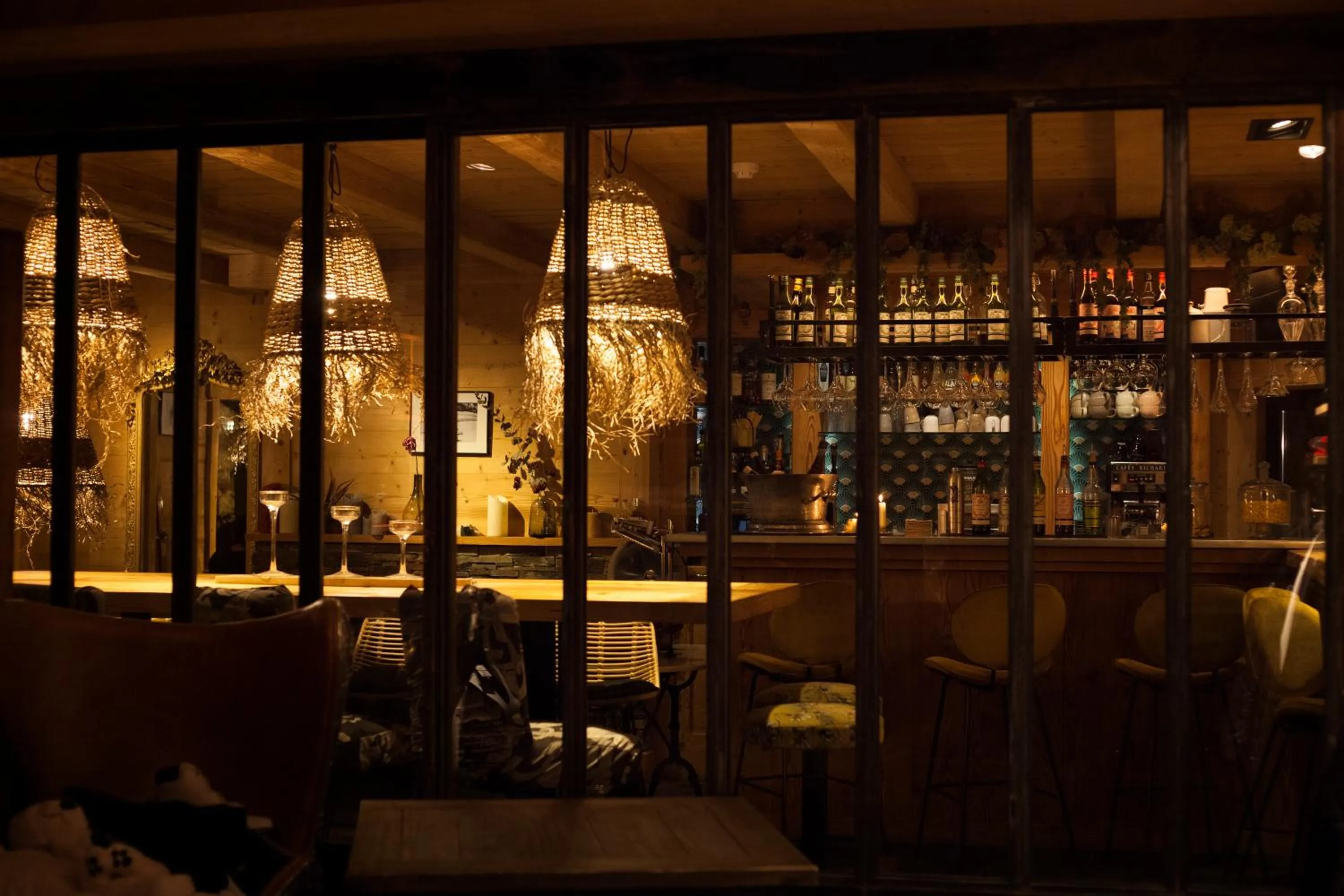 Lounge or bar in Chalet-Hôtel & Spa Les Cimes