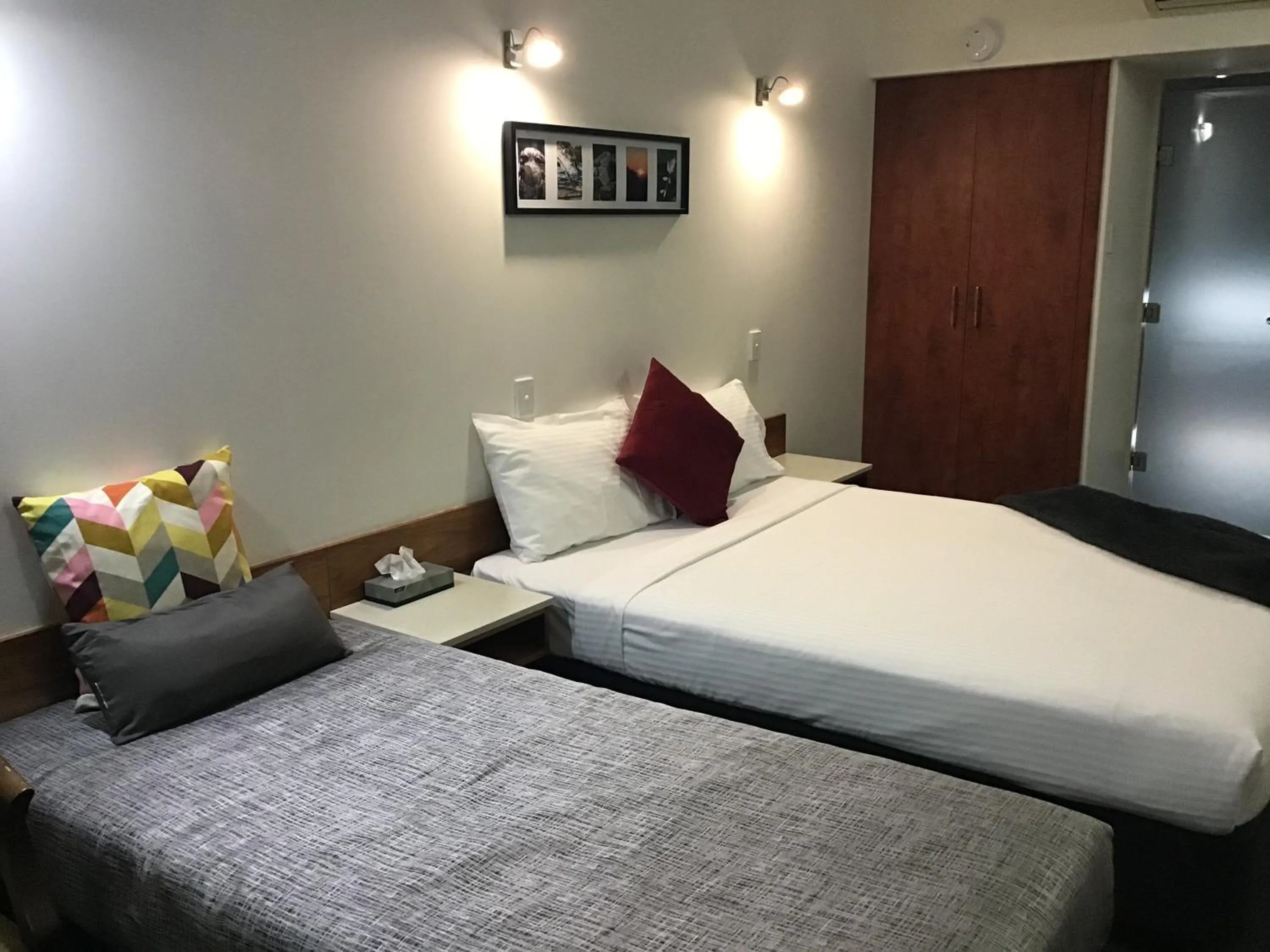 Bed in Ayr Traveller's Motel