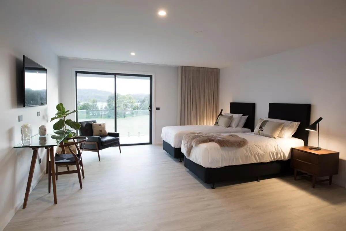 Photo of the whole room, Bed in The Seabird