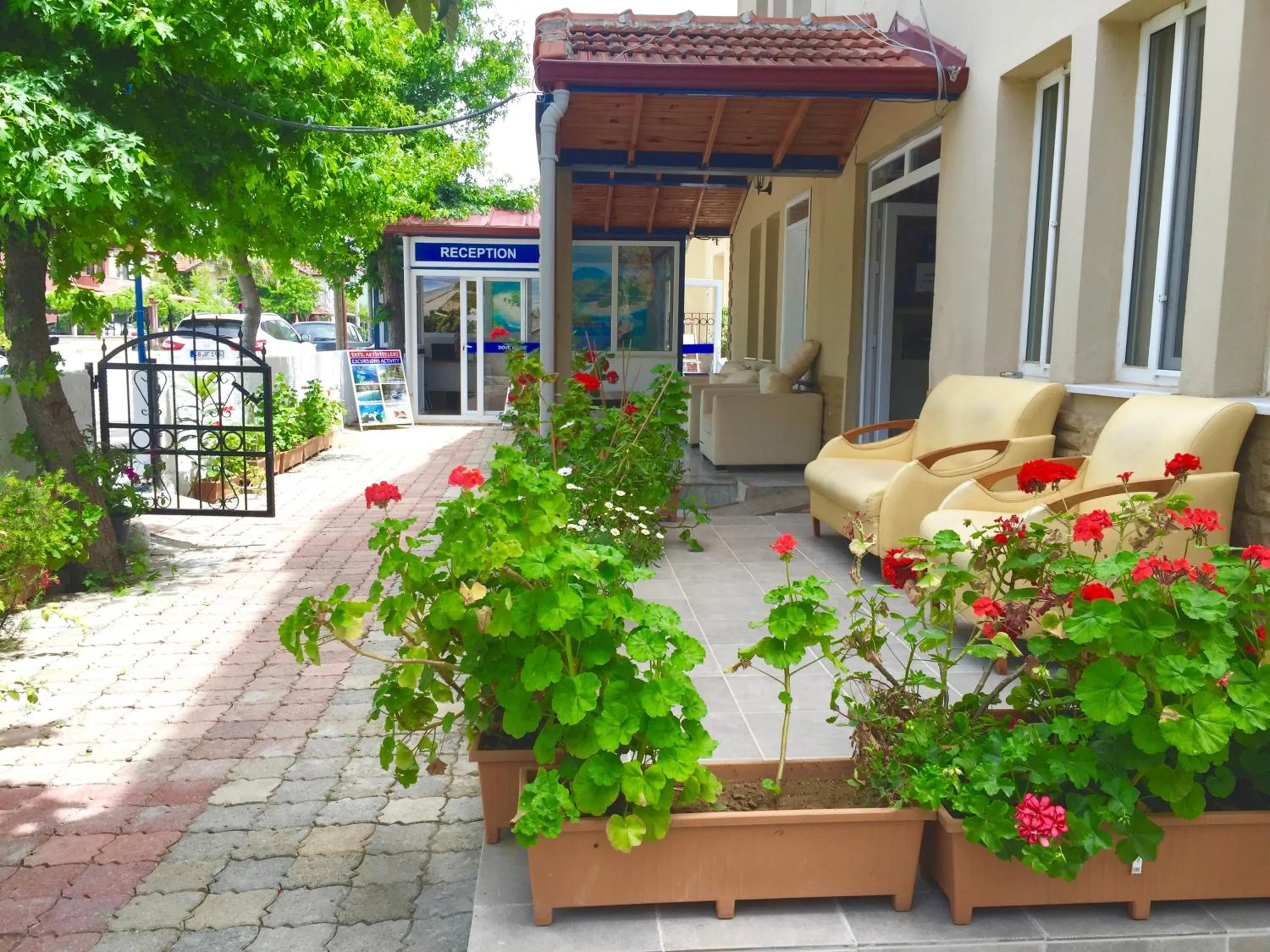 Garden in Dove Apart Hotel