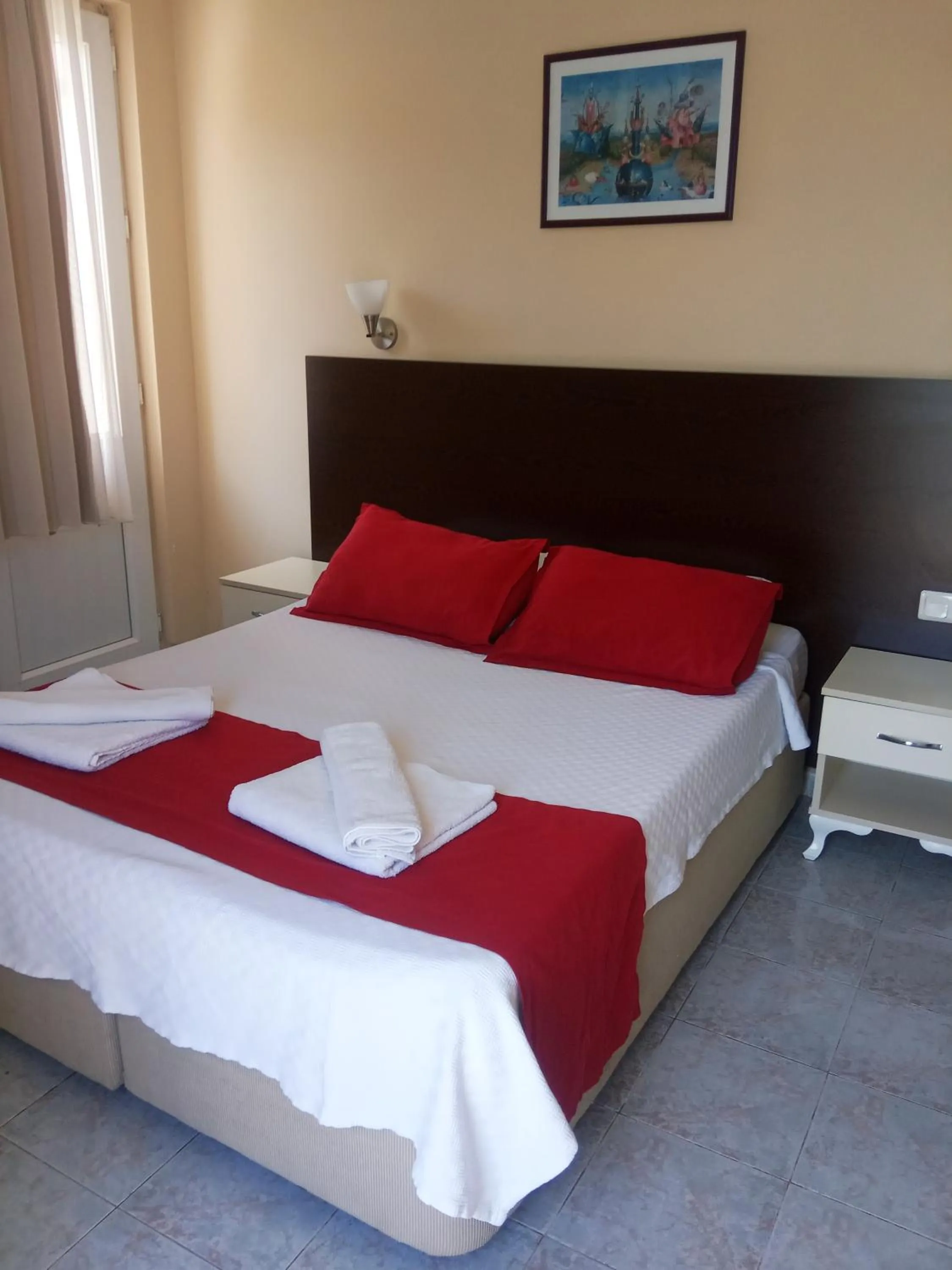 Bed in Dove Apart Hotel