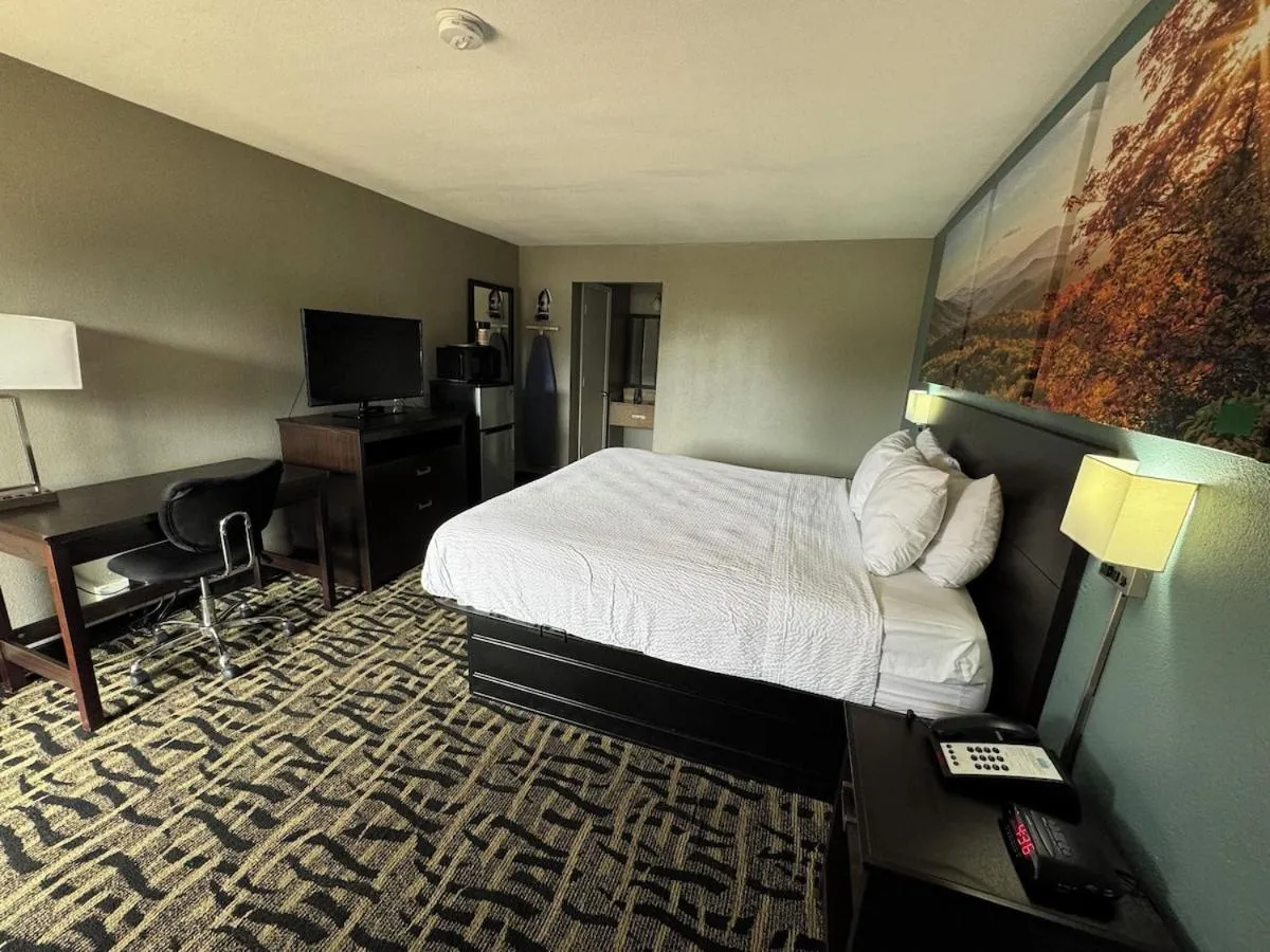 Bed in Homegate Inn And Suites