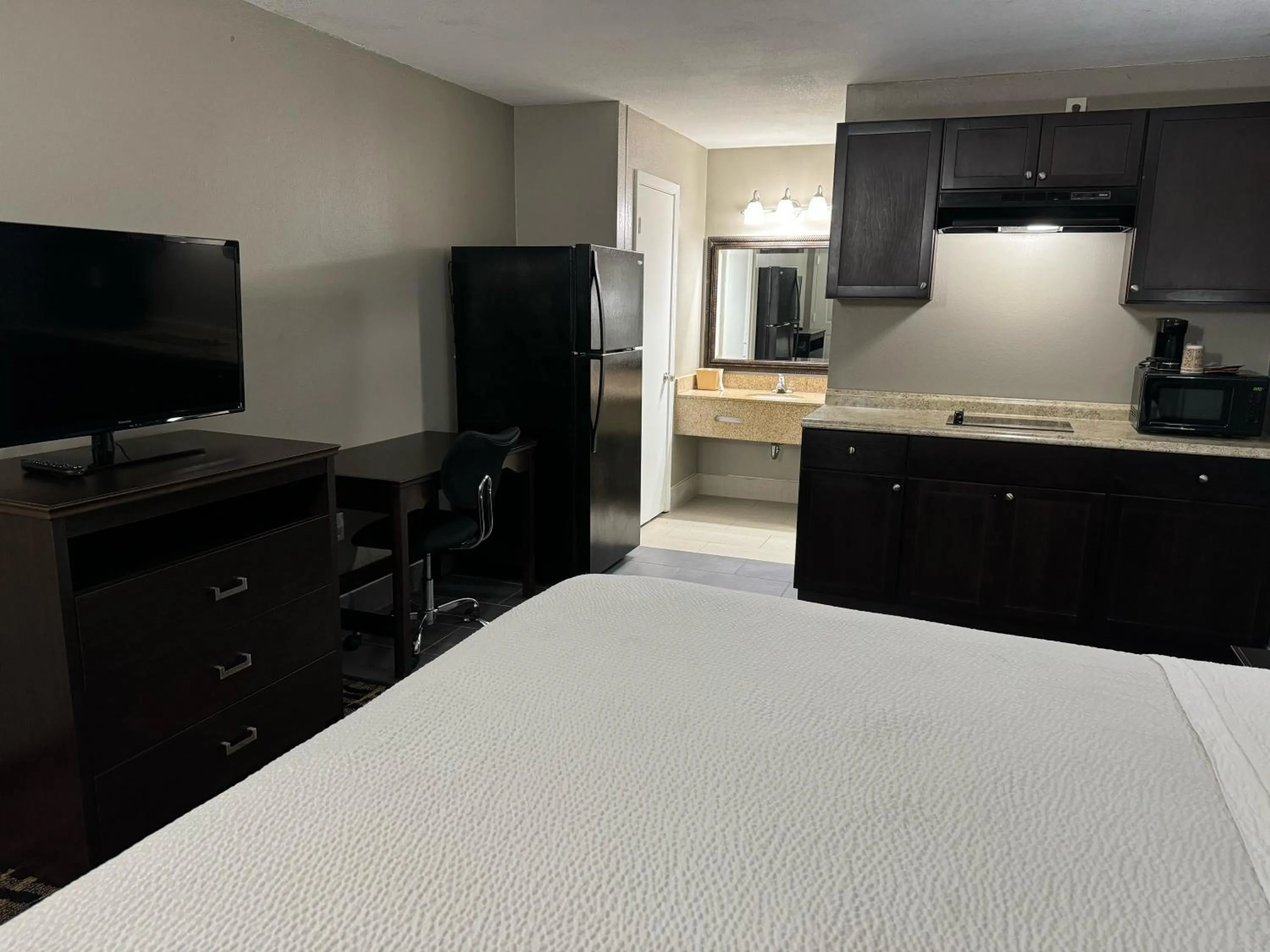 Bed in Homegate Inn And Suites