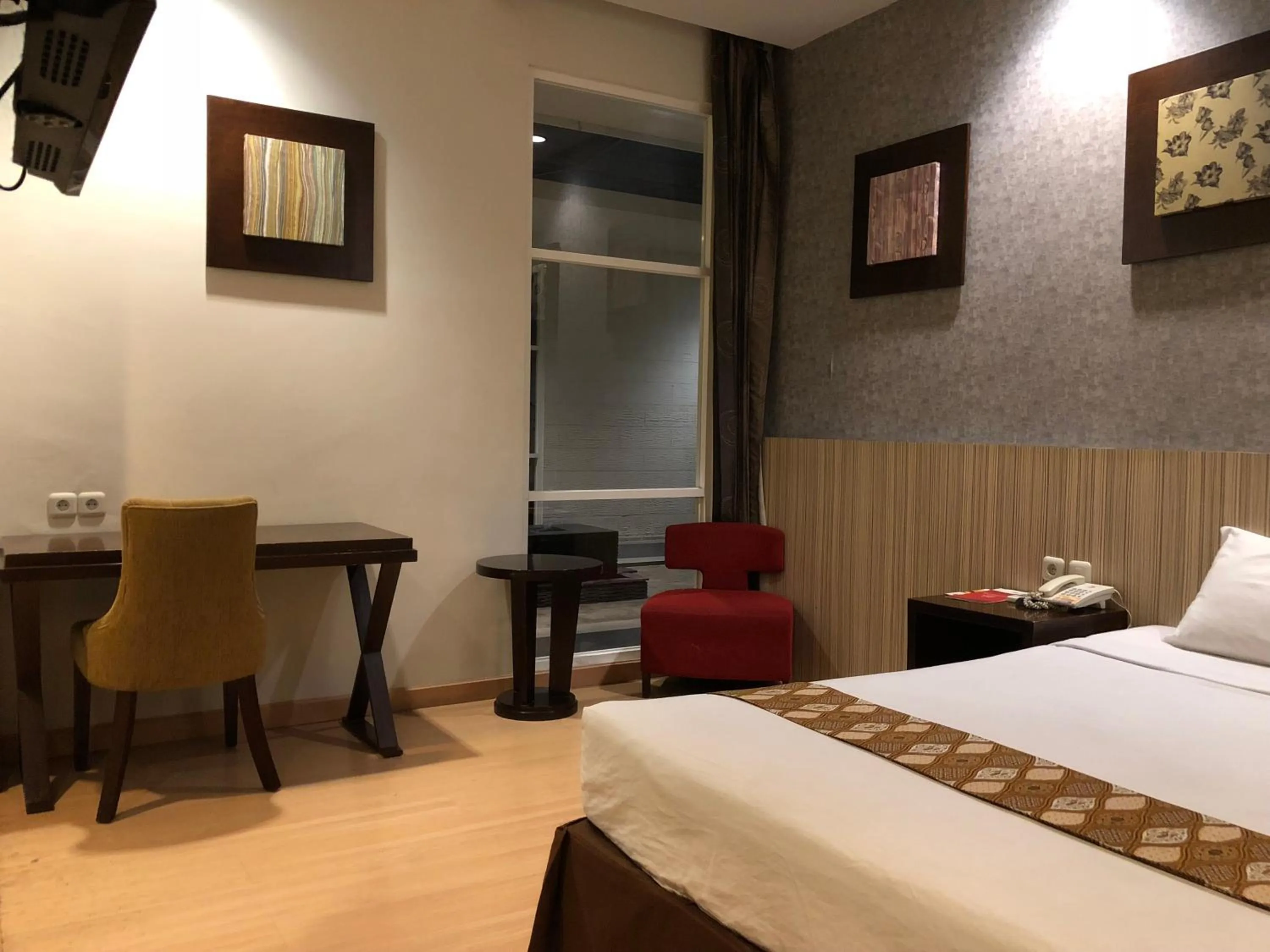 Living room, Bed in Hotel Sinar 1