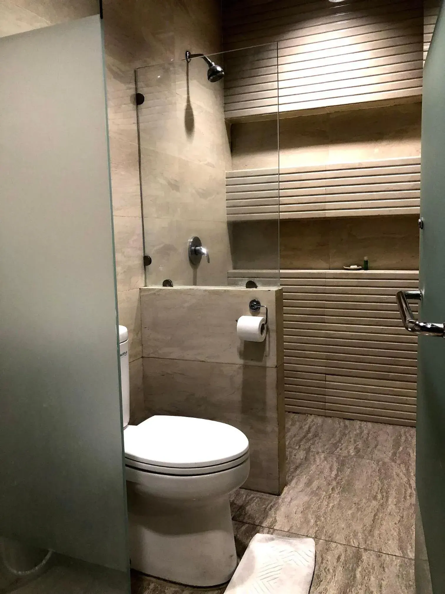 Shower, Bathroom in Hotel Sinar 1