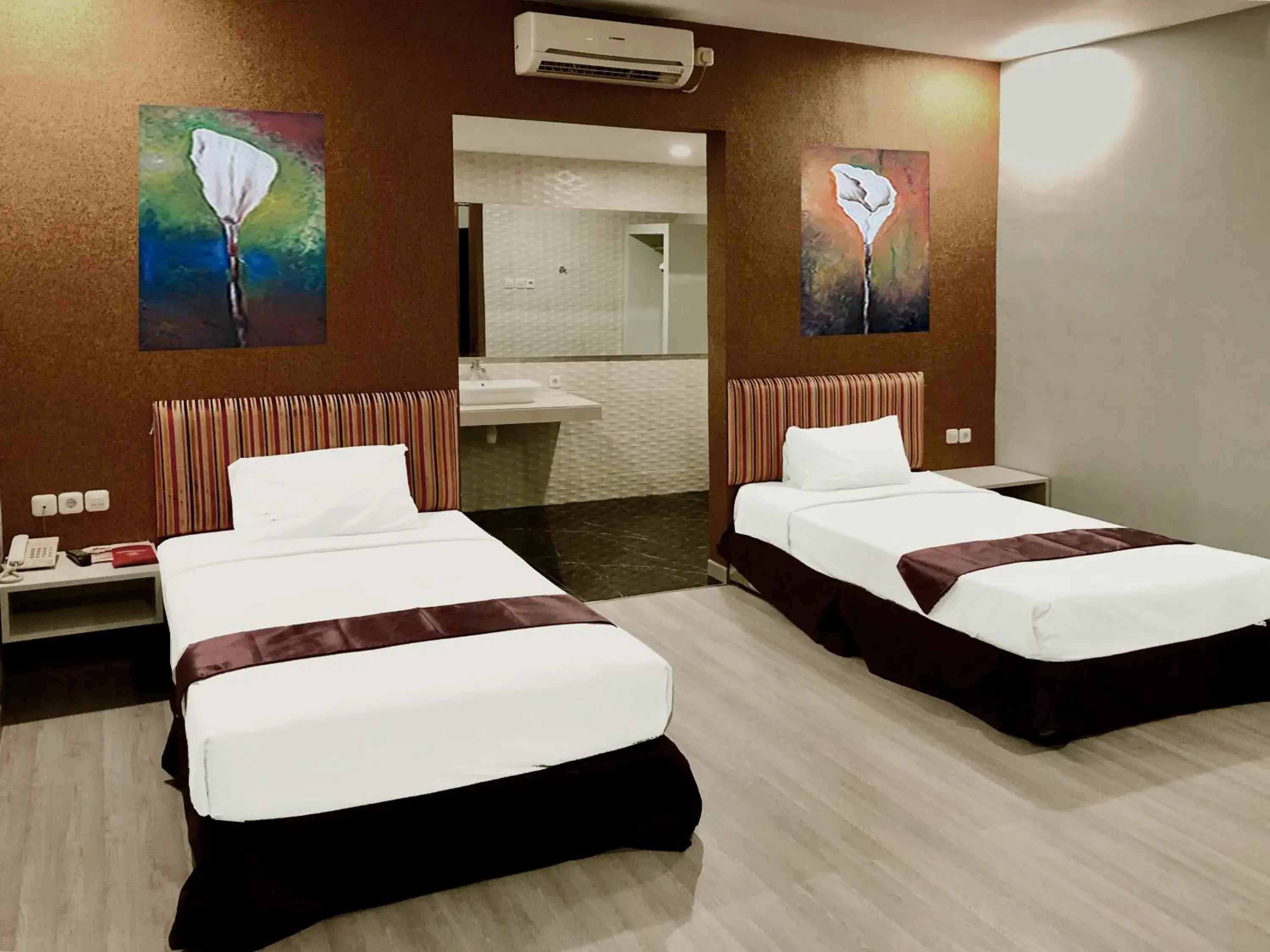Bedroom, Bed in Hotel Sinar 1