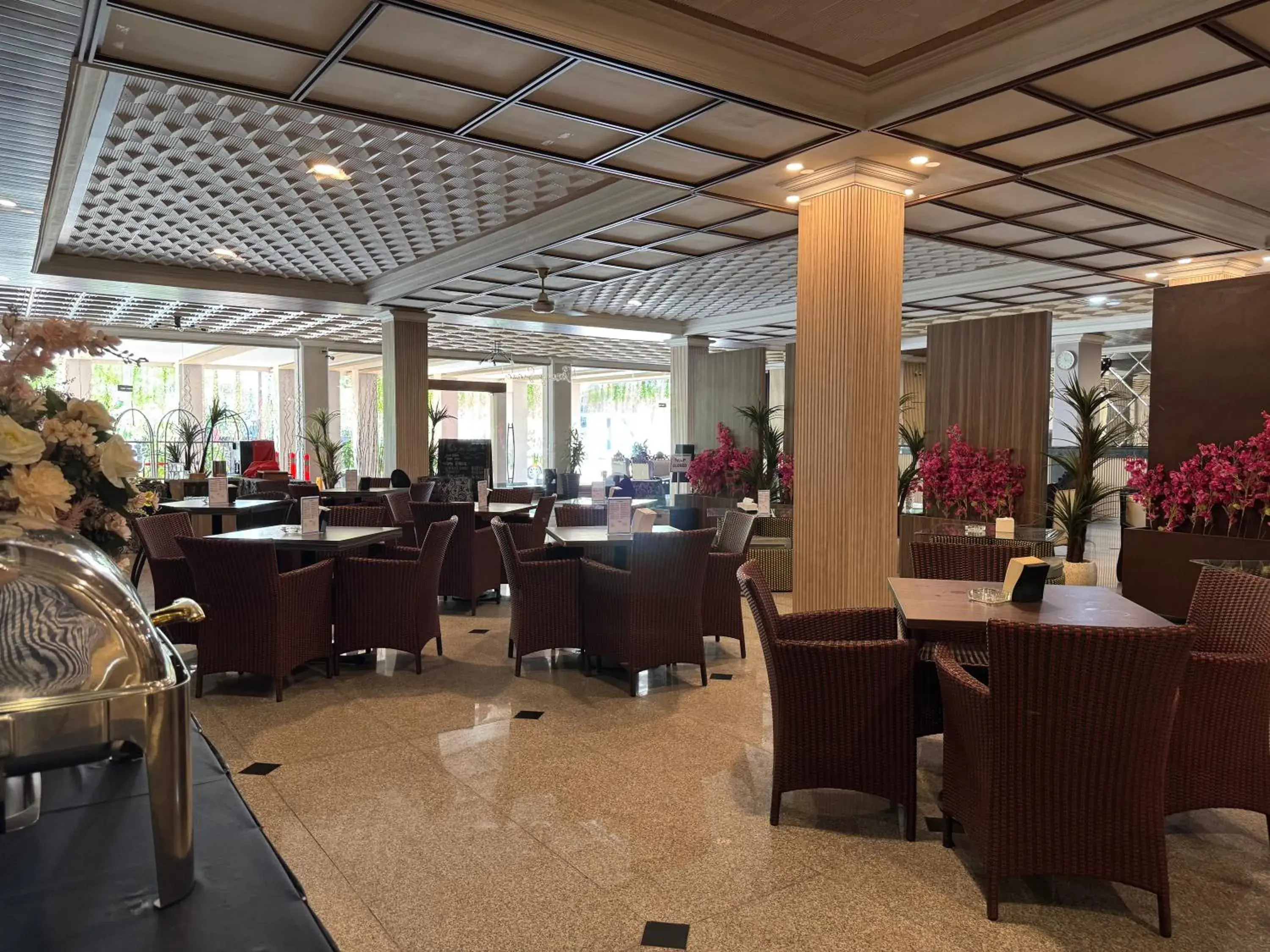 Restaurant/places to eat in Hotel Sinar 1 Restaurant/places to eat in Hotel Sinar 1