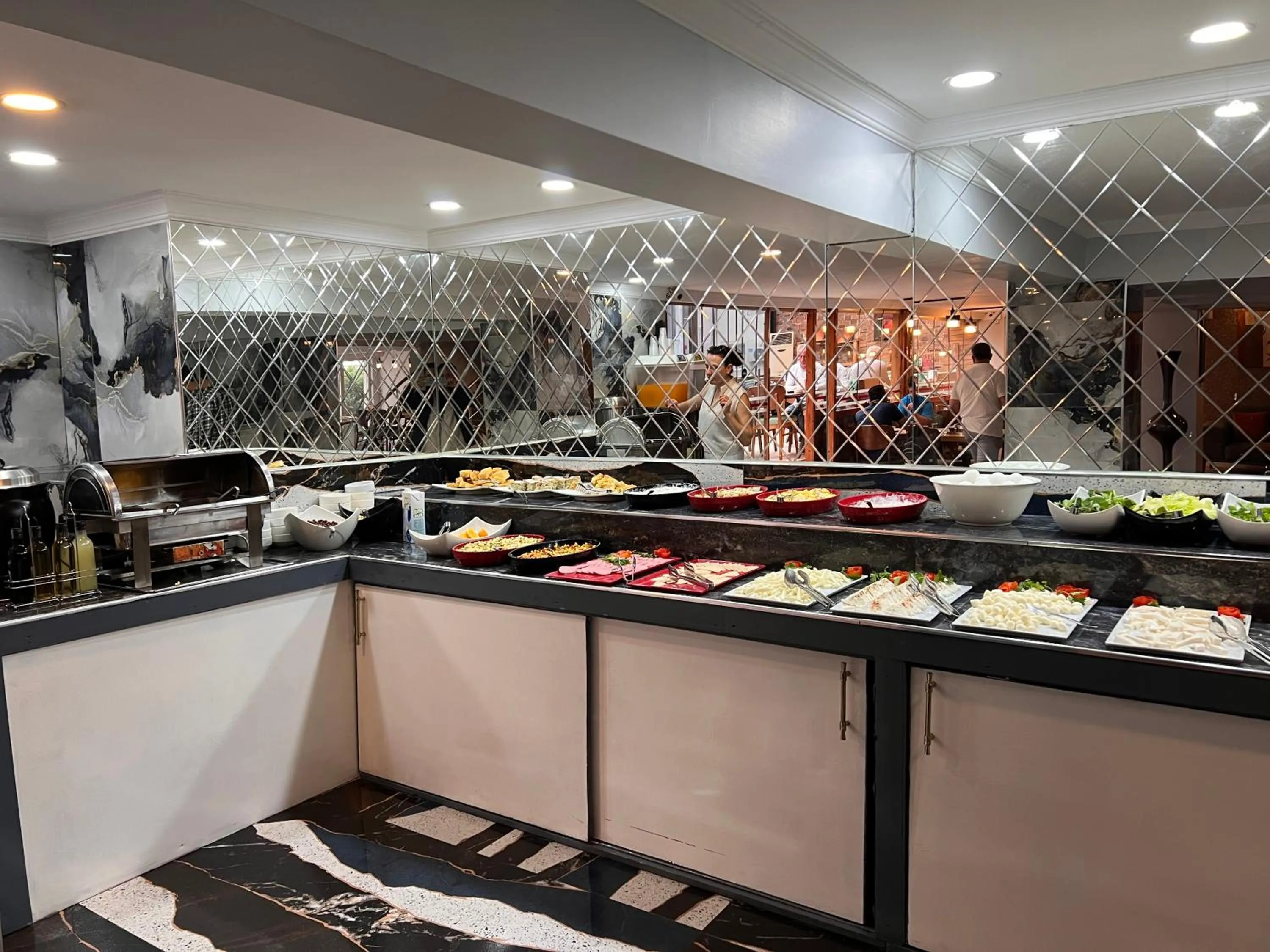 Food and drinks in Comfort Downtown Istanbul