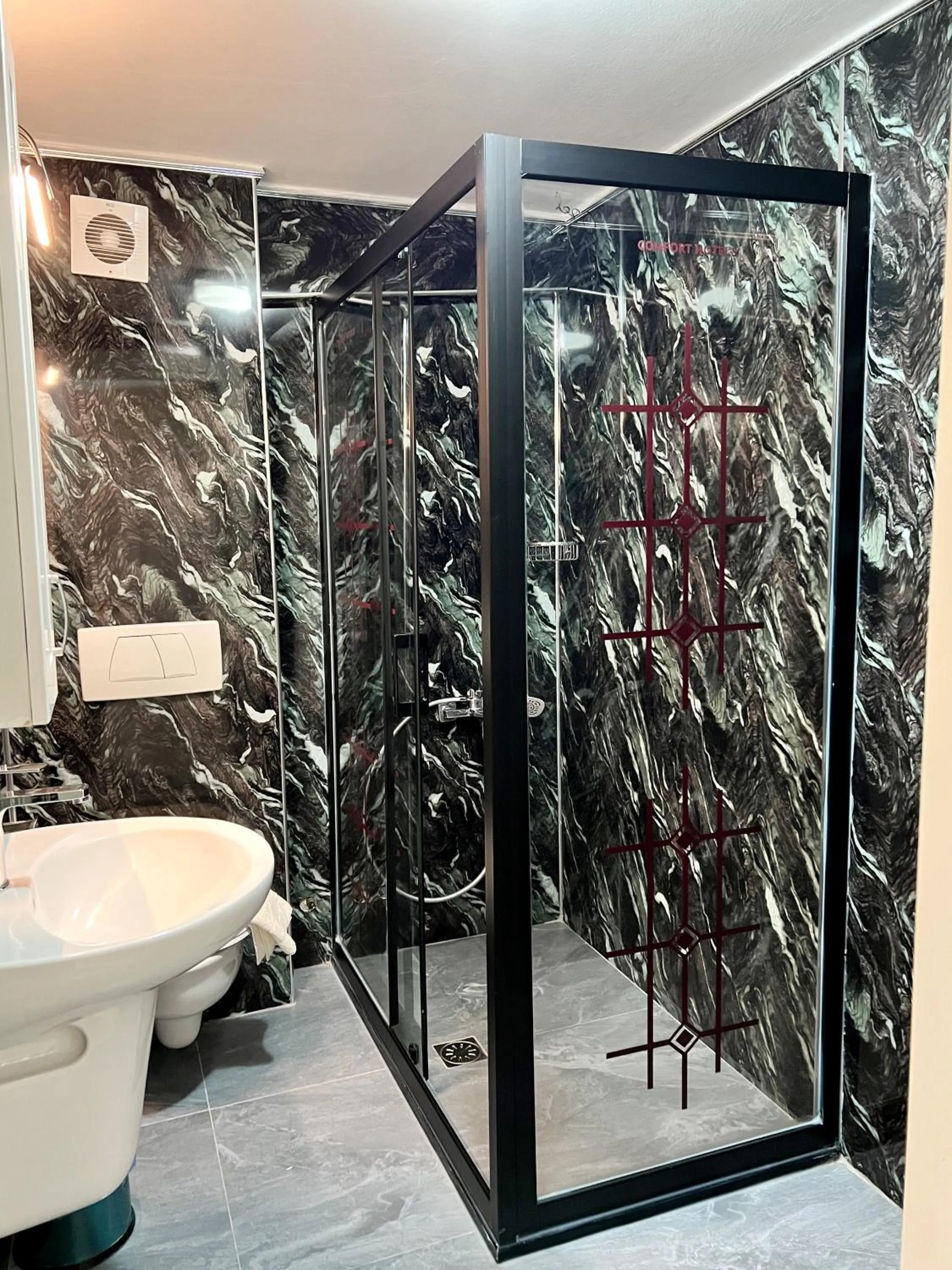 Shower in Comfort Downtown Istanbul