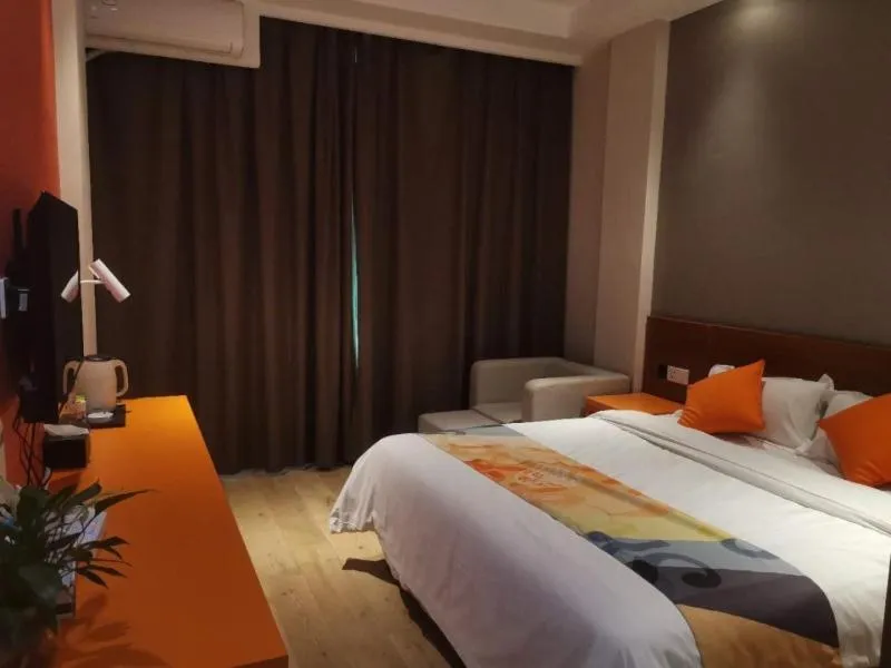 Bed in Shell Liaocheng Linqing City Bus Station Hotel