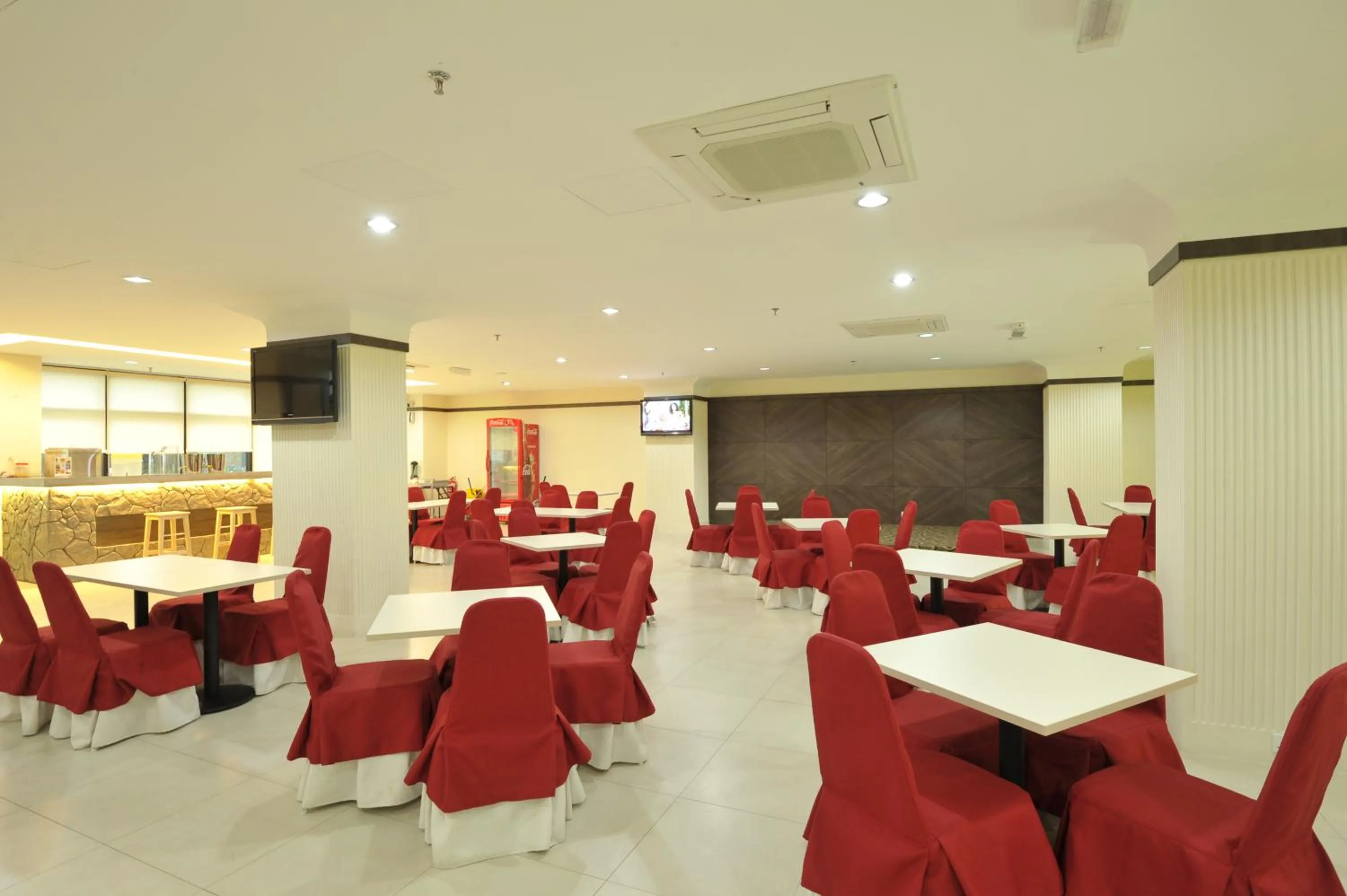 Restaurant/places to eat in Hallmark Regency Hotel - Johor Bahru