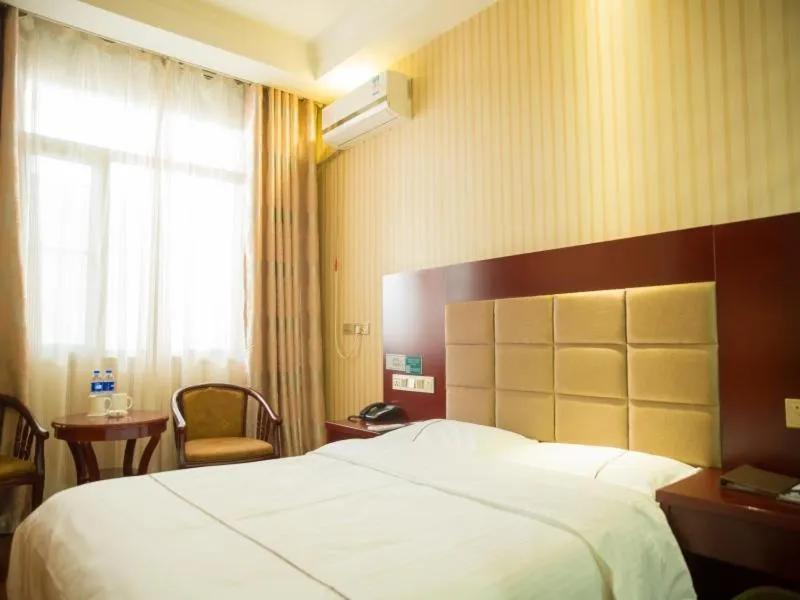 Bed in GreenTree Inn Jiayuguan Xinhua South Road Express Hotel