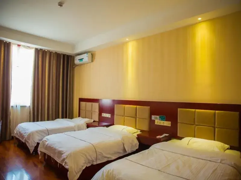 Bed in GreenTree Inn Jiayuguan Xinhua South Road Express Hotel Bed in GreenTree Inn Jiayuguan Xinhua South Road Express Hotel