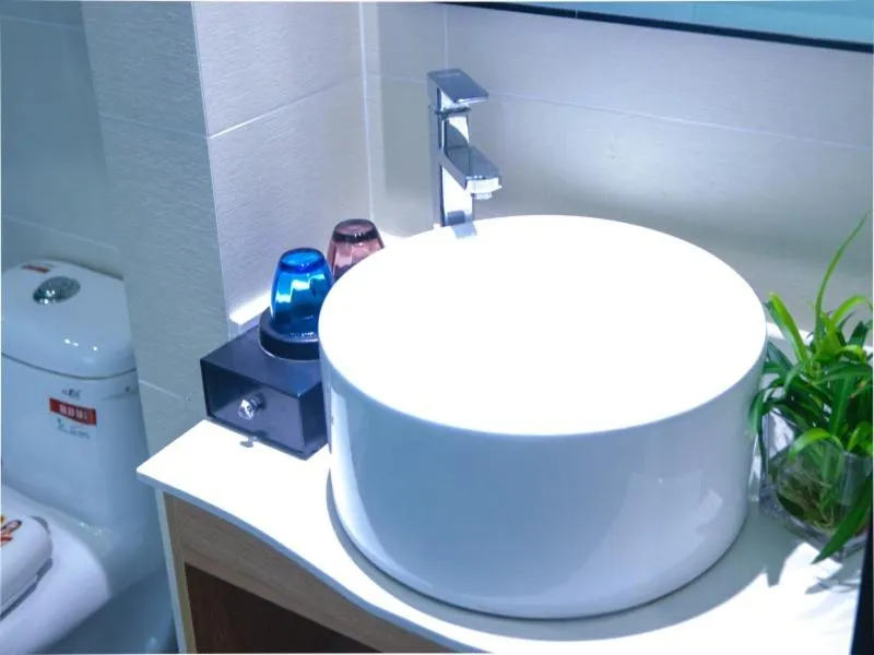 Shell Ningbo Gaoqiao Subway Station Hotel