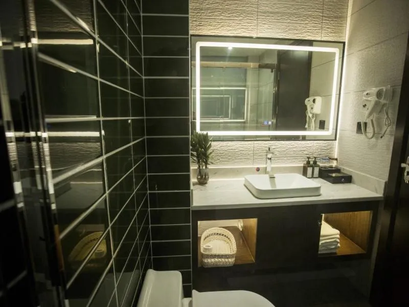 Shell Fuyang City South Bus Station Hotel