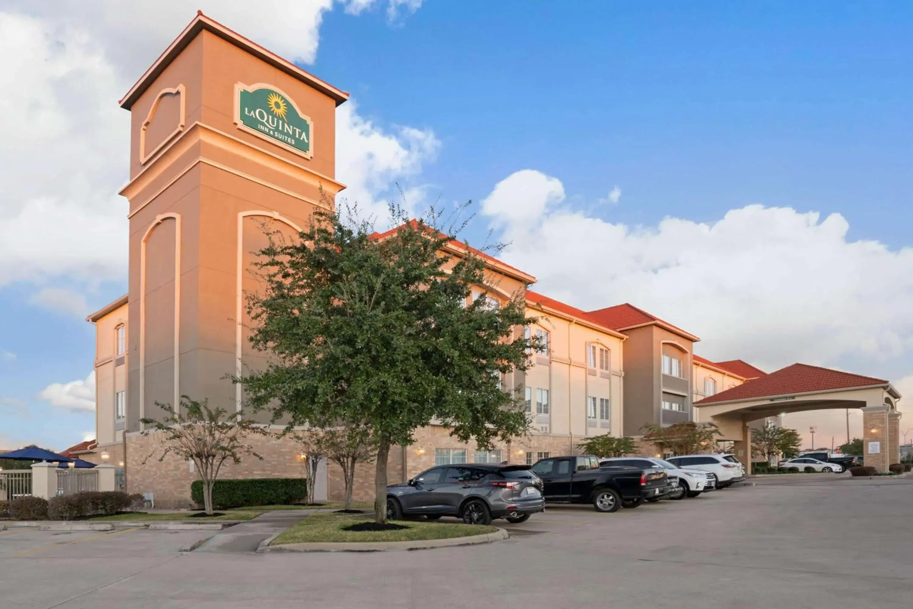 Property building in Sonesta Essential Houston Westchase Property building in Sonesta Essential Houston Westchase