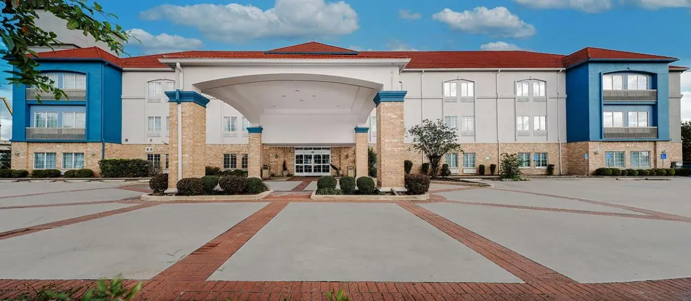 Property building in Sonesta Essential Houston Westchase Property building in Sonesta Essential Houston Westchase