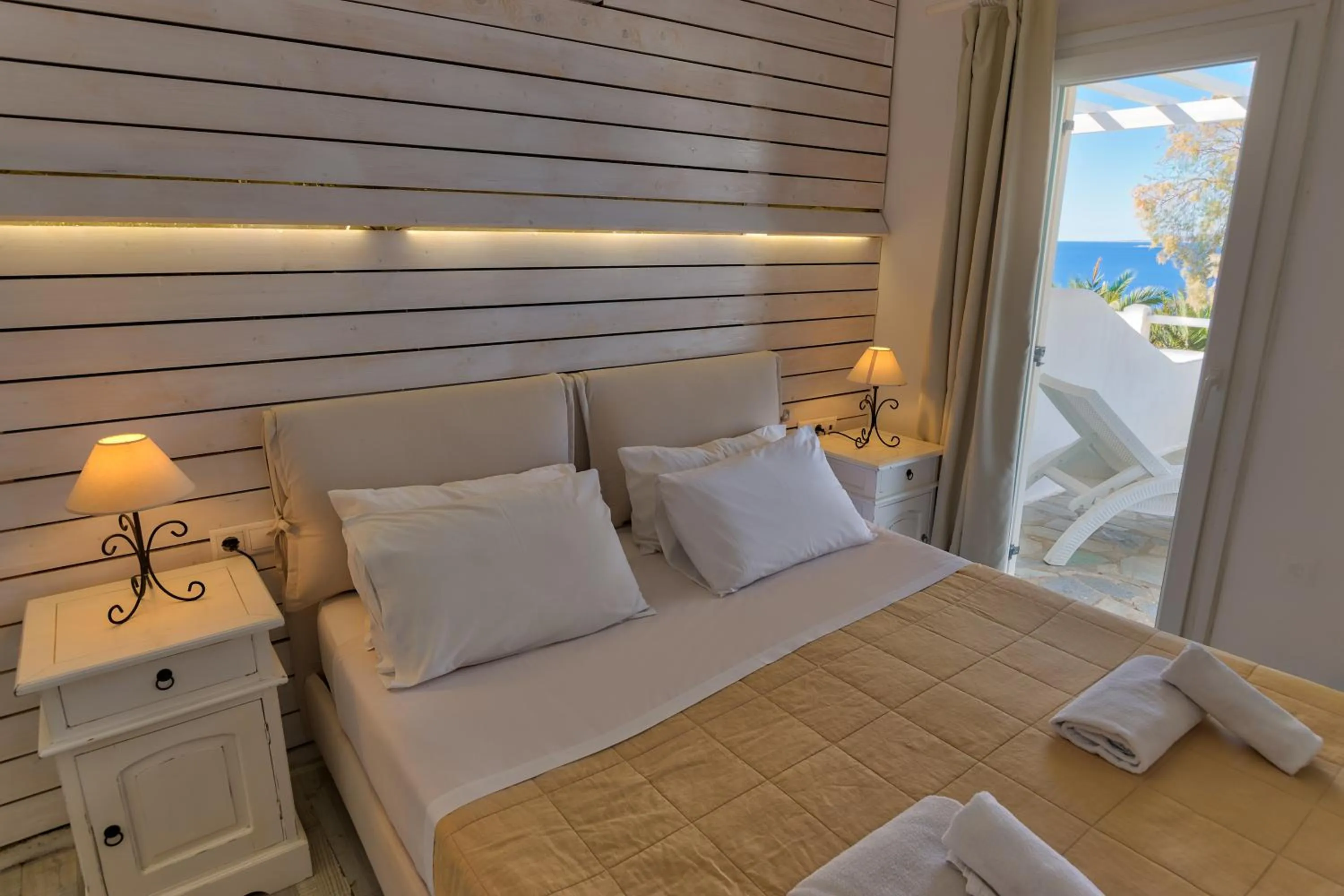 Bed in With-inn Mykonos Suites