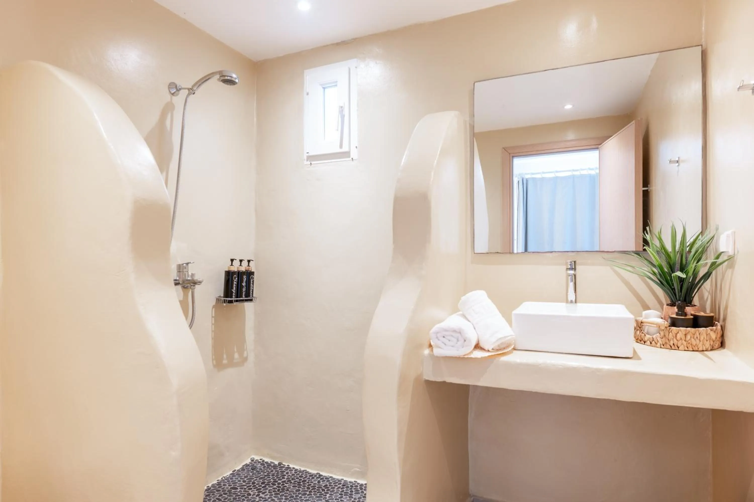 With-inn Mykonos Suites