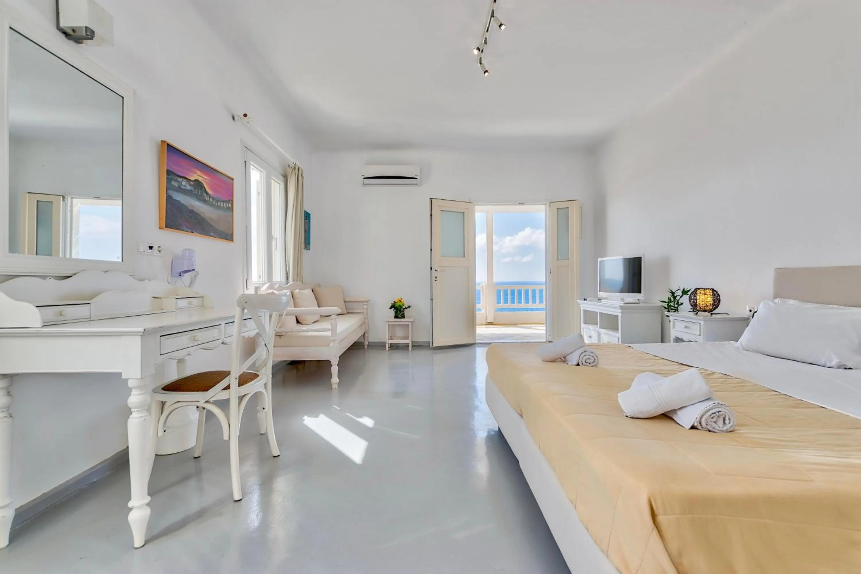 Bed in With-inn Mykonos Suites