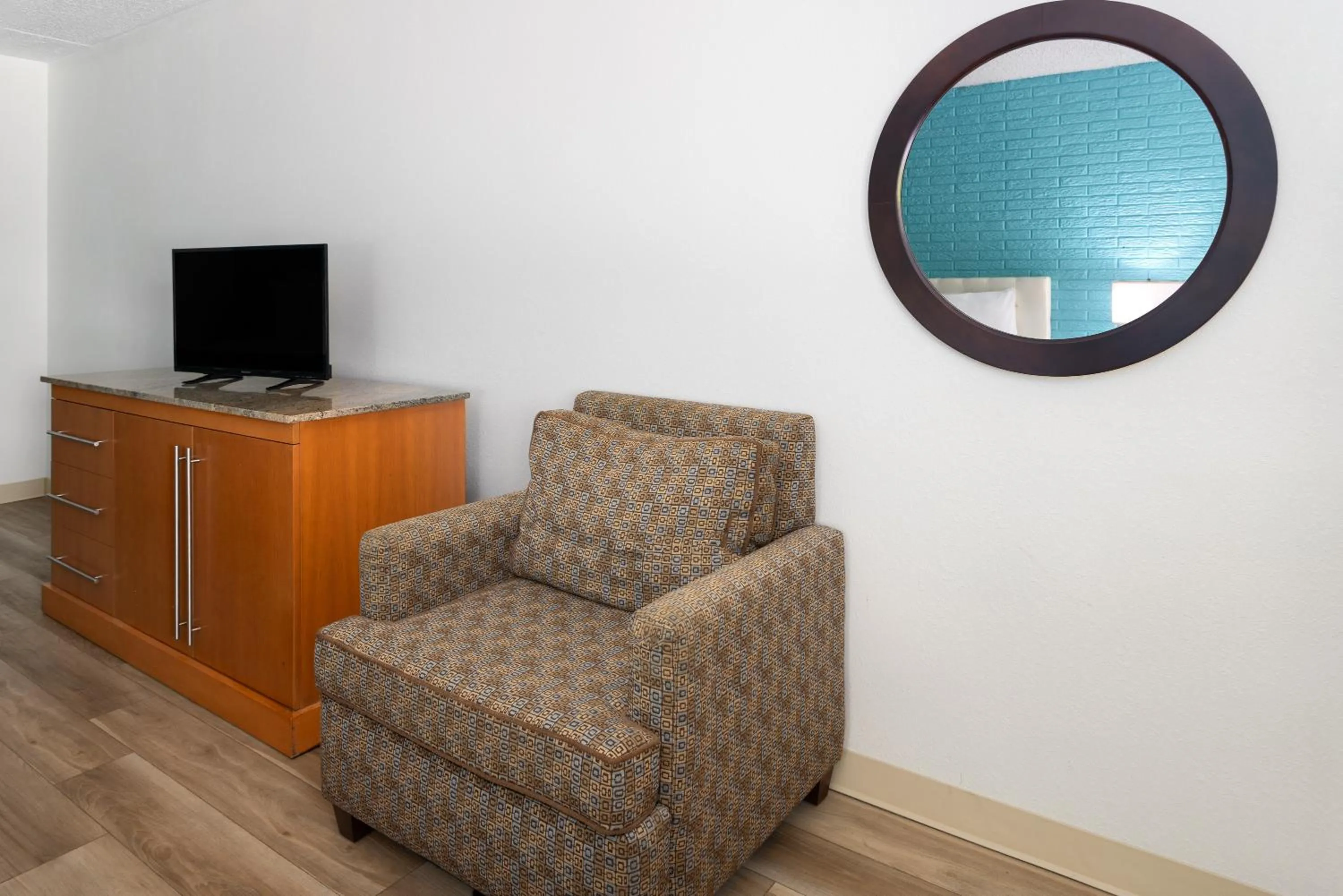 microwave in Inn at Atlantic City Hotel & Banquet