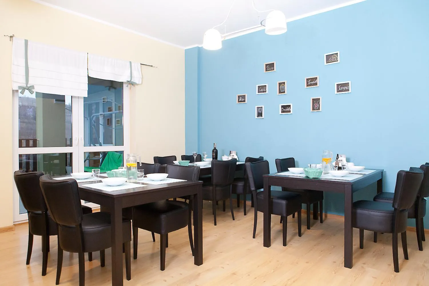 Restaurant/places to eat in Villa Rosa