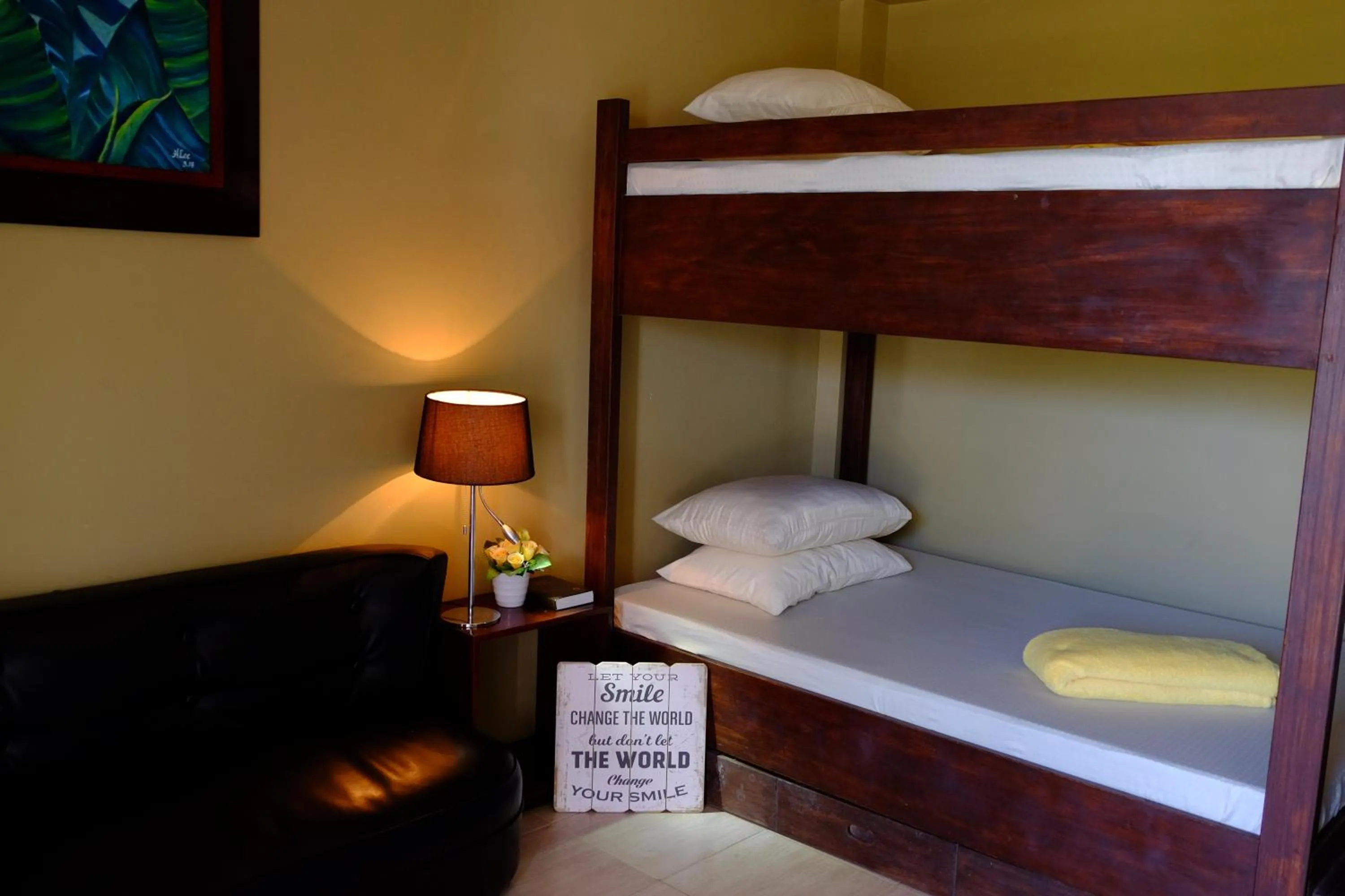 bunk bed, Bed in Pacific Waves Inn (Annex)