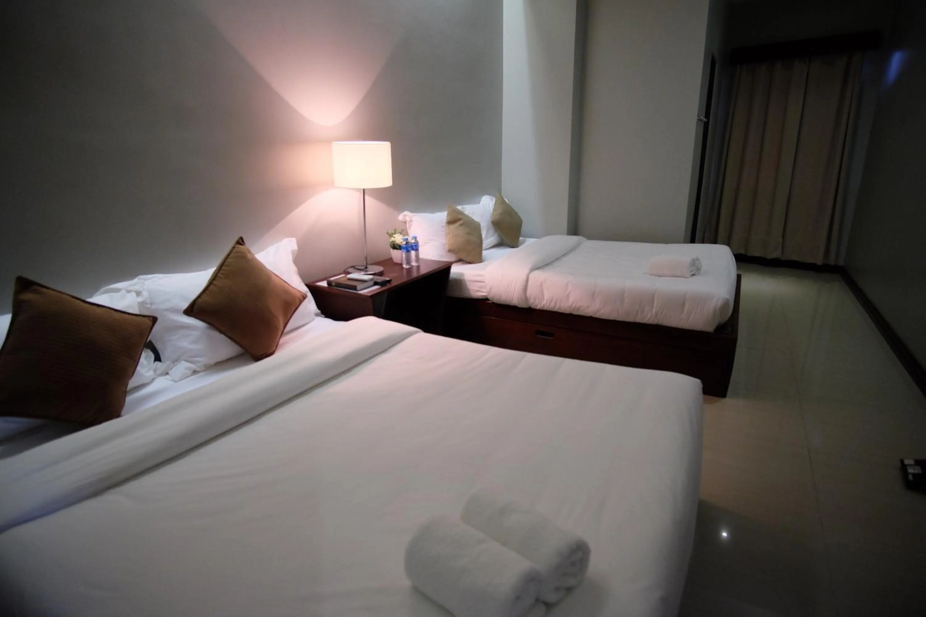 Bed in Pacific Waves Inn (Annex)