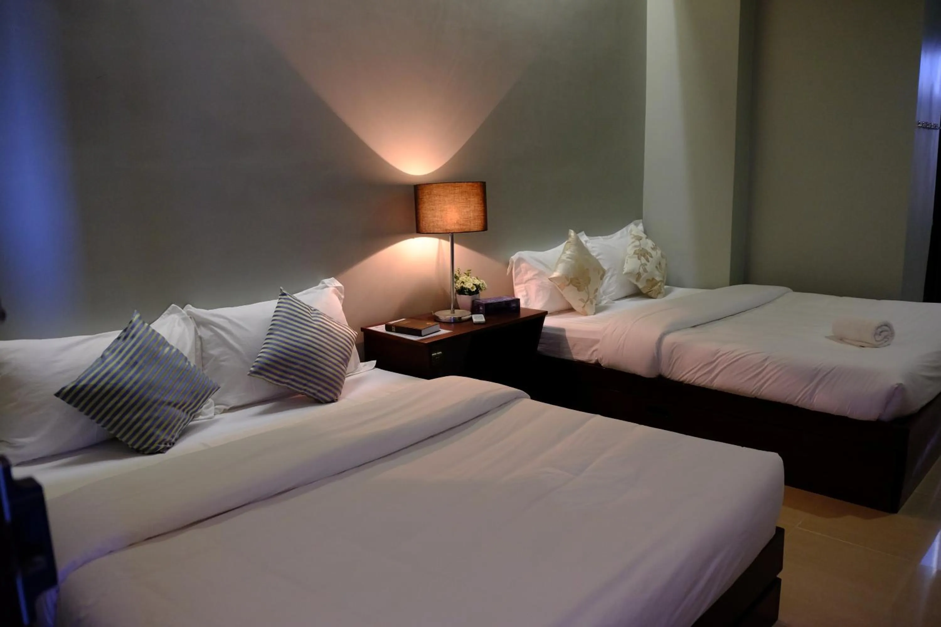 Bedroom, Bed in Pacific Waves Inn (Annex)