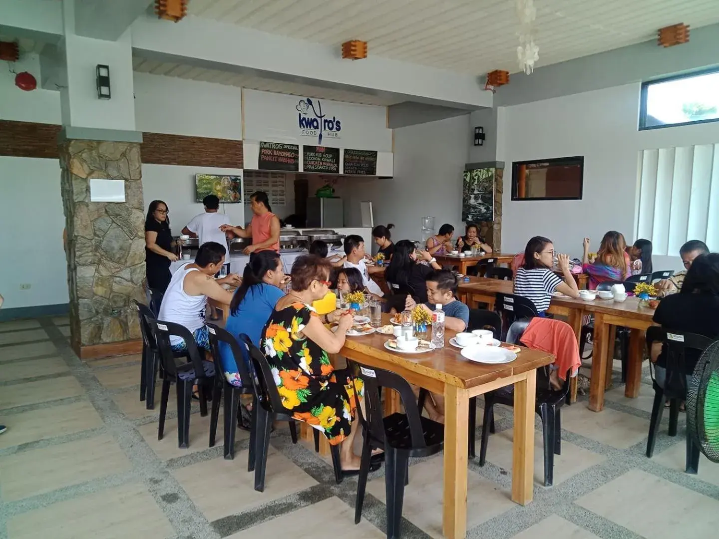 Restaurant/places to eat in Pacific Waves Inn (Annex) Restaurant/places to eat in Pacific Waves Inn (Annex)