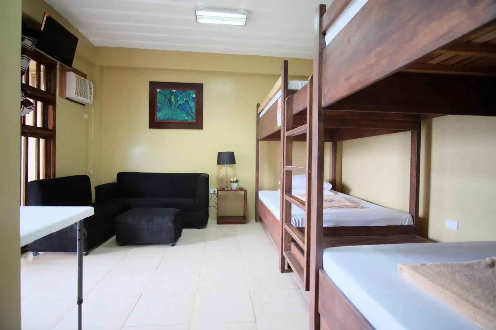 Seating area, Bed in Pacific Waves Inn (Annex) Seating area, Bed in Pacific Waves Inn (Annex)