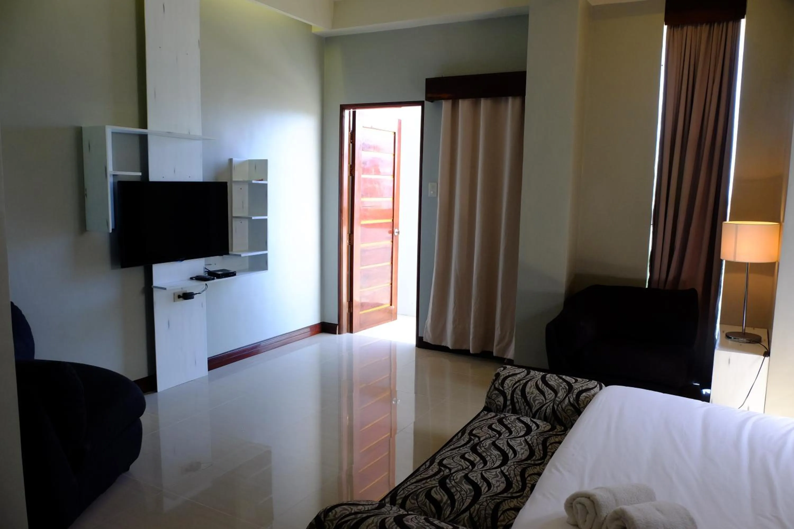 TV and multimedia, Bed in Pacific Waves Inn (Annex)