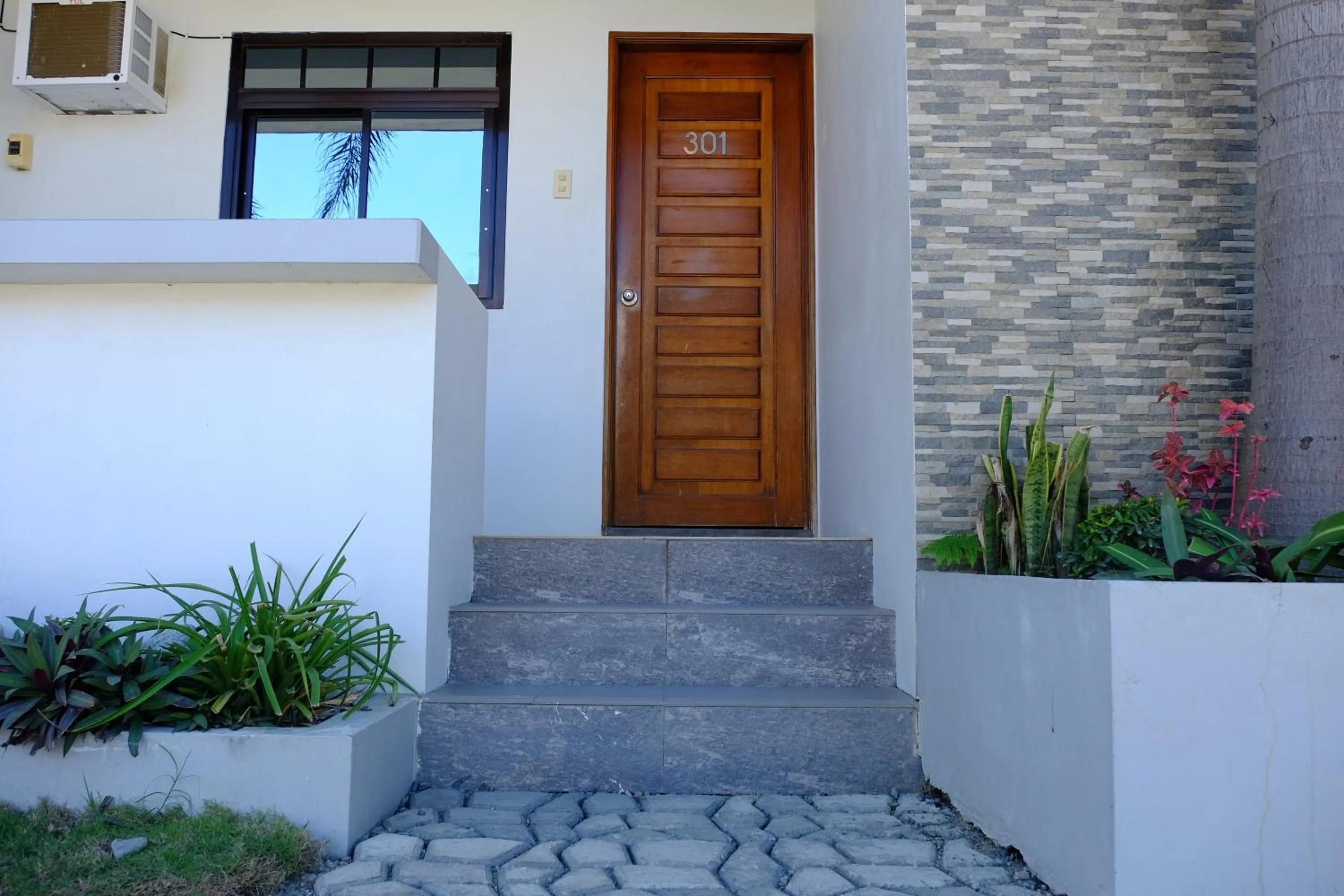 Patio in Pacific Waves Inn (Annex)