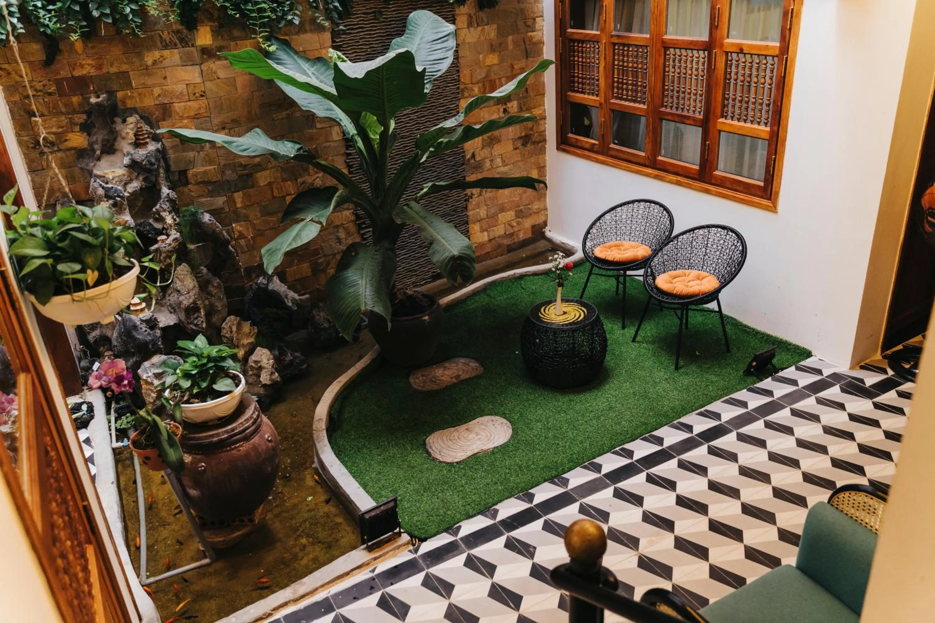 Garden in Hue 1962 INN