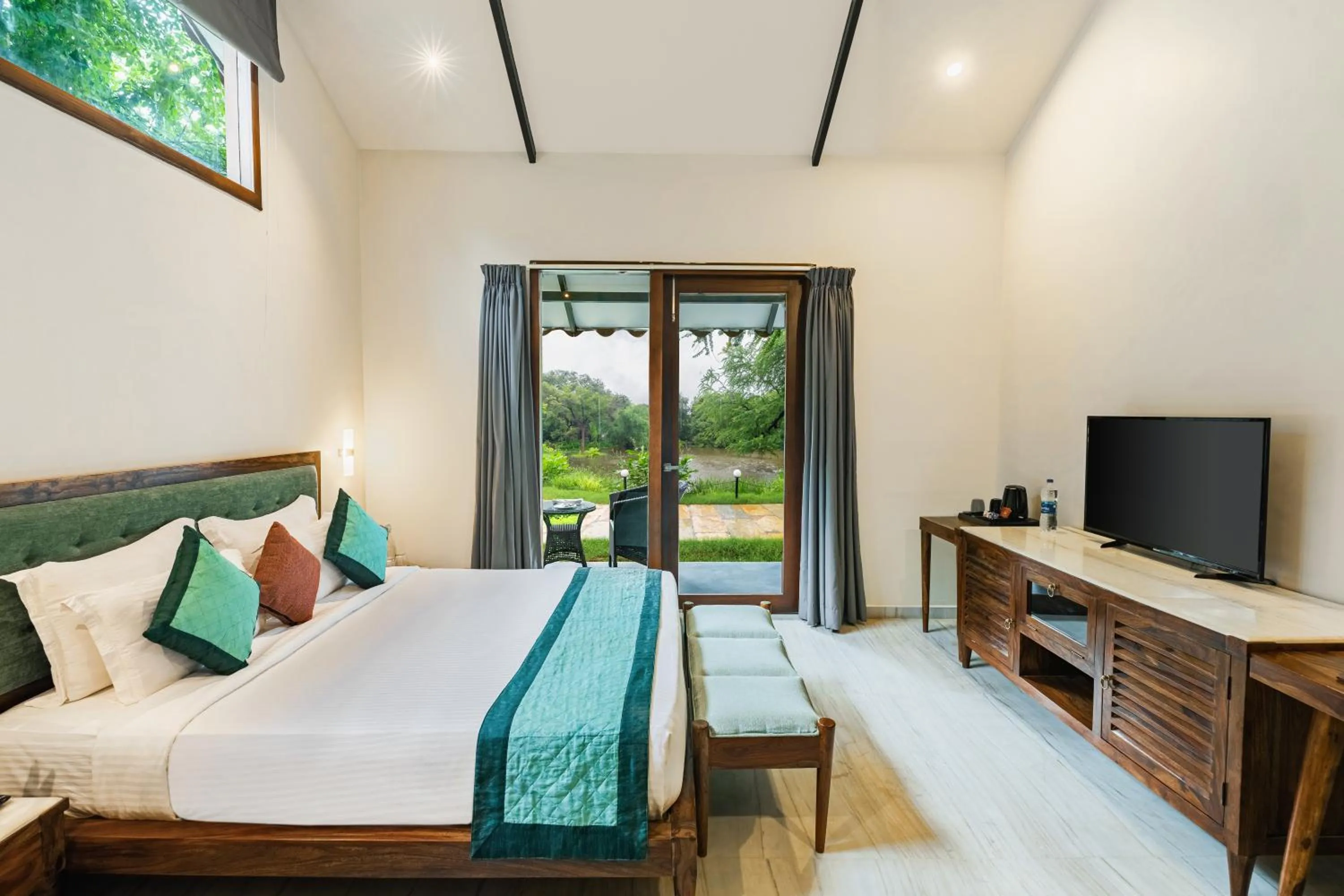 Lake view, Bed in Aranya Vilas - A Nature Resort
