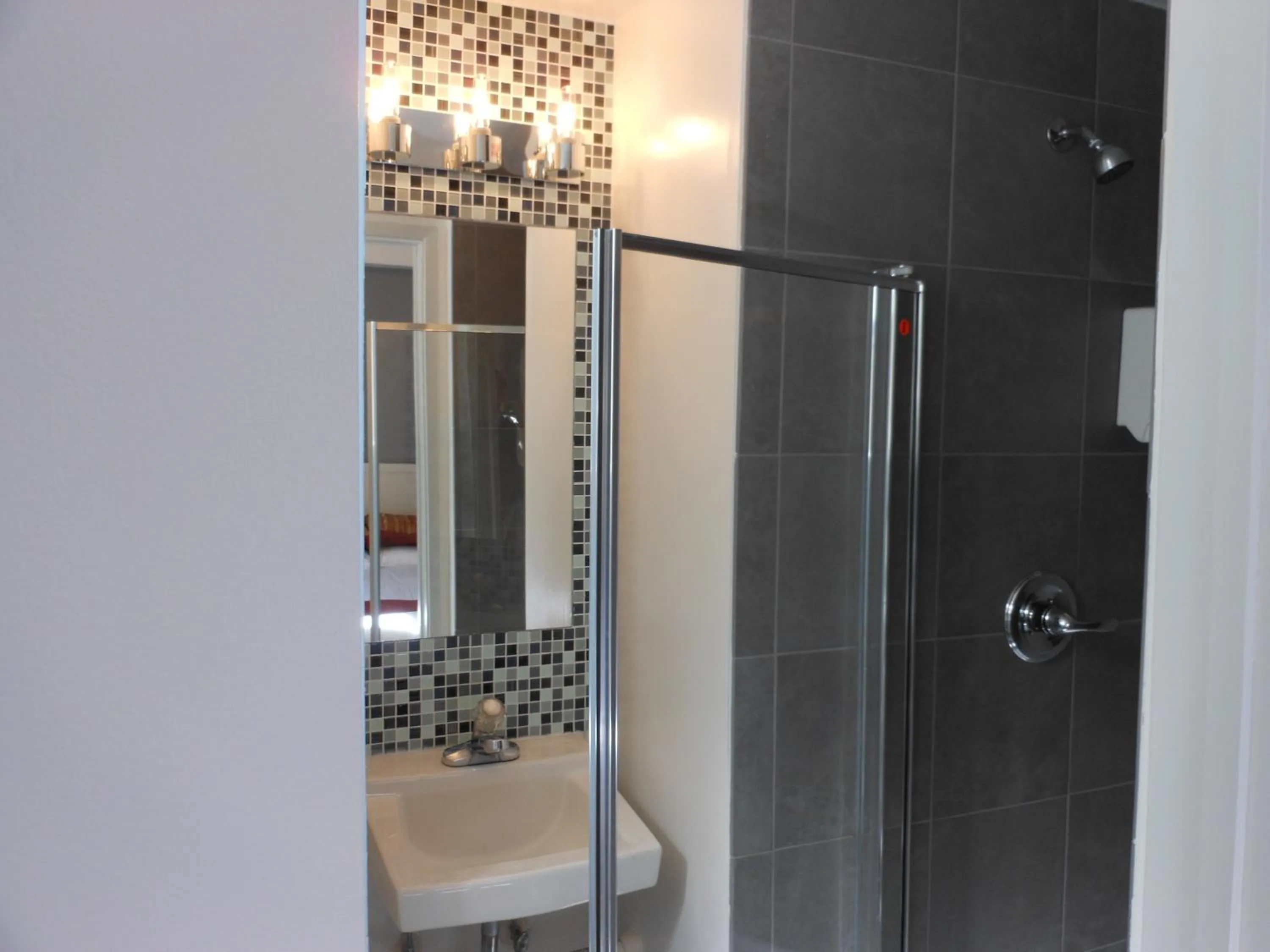 Bathroom in Grant Plaza Hotel