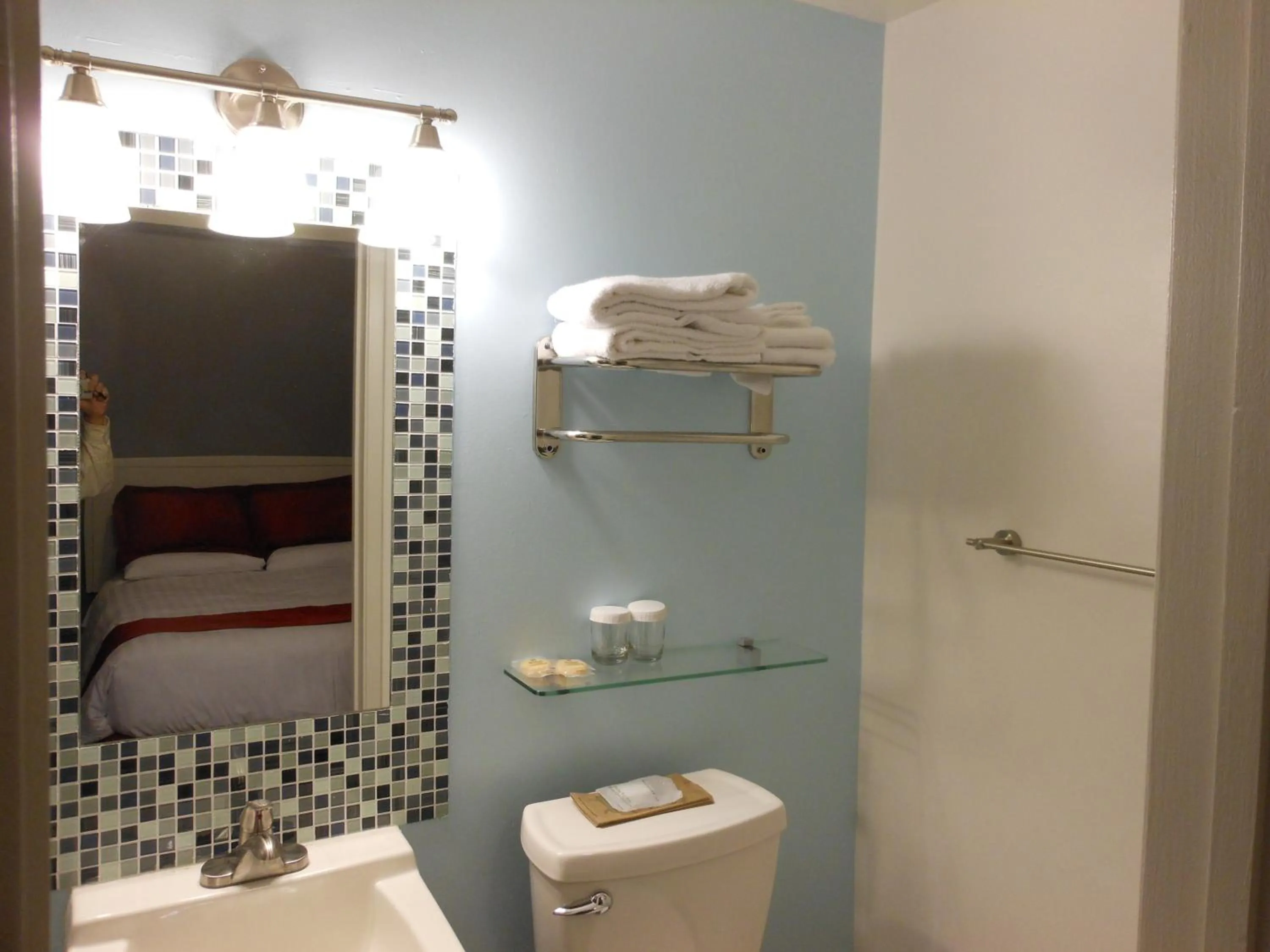 Bathroom in Grant Plaza Hotel