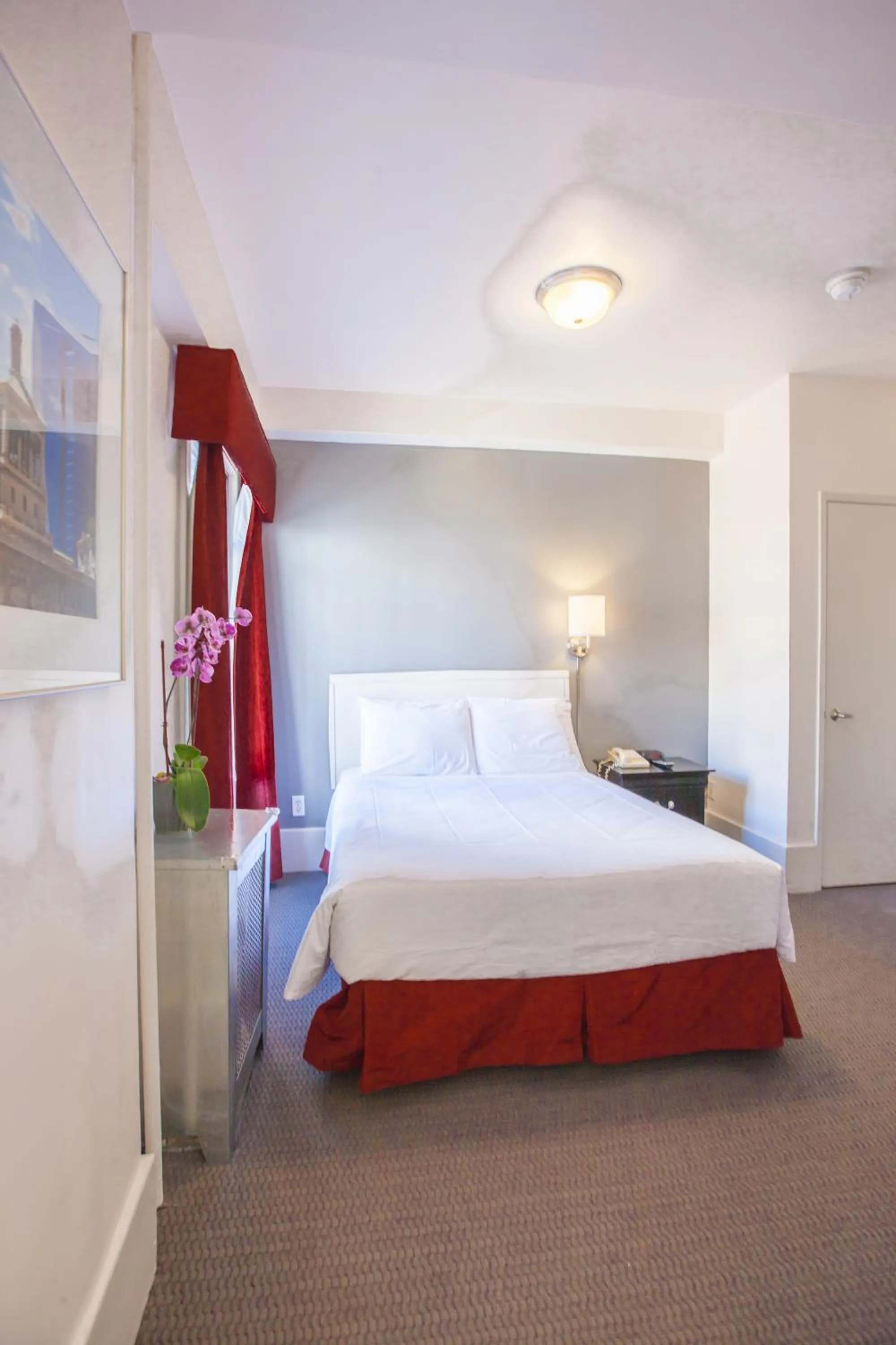 Bedroom, Bed in Grant Plaza Hotel