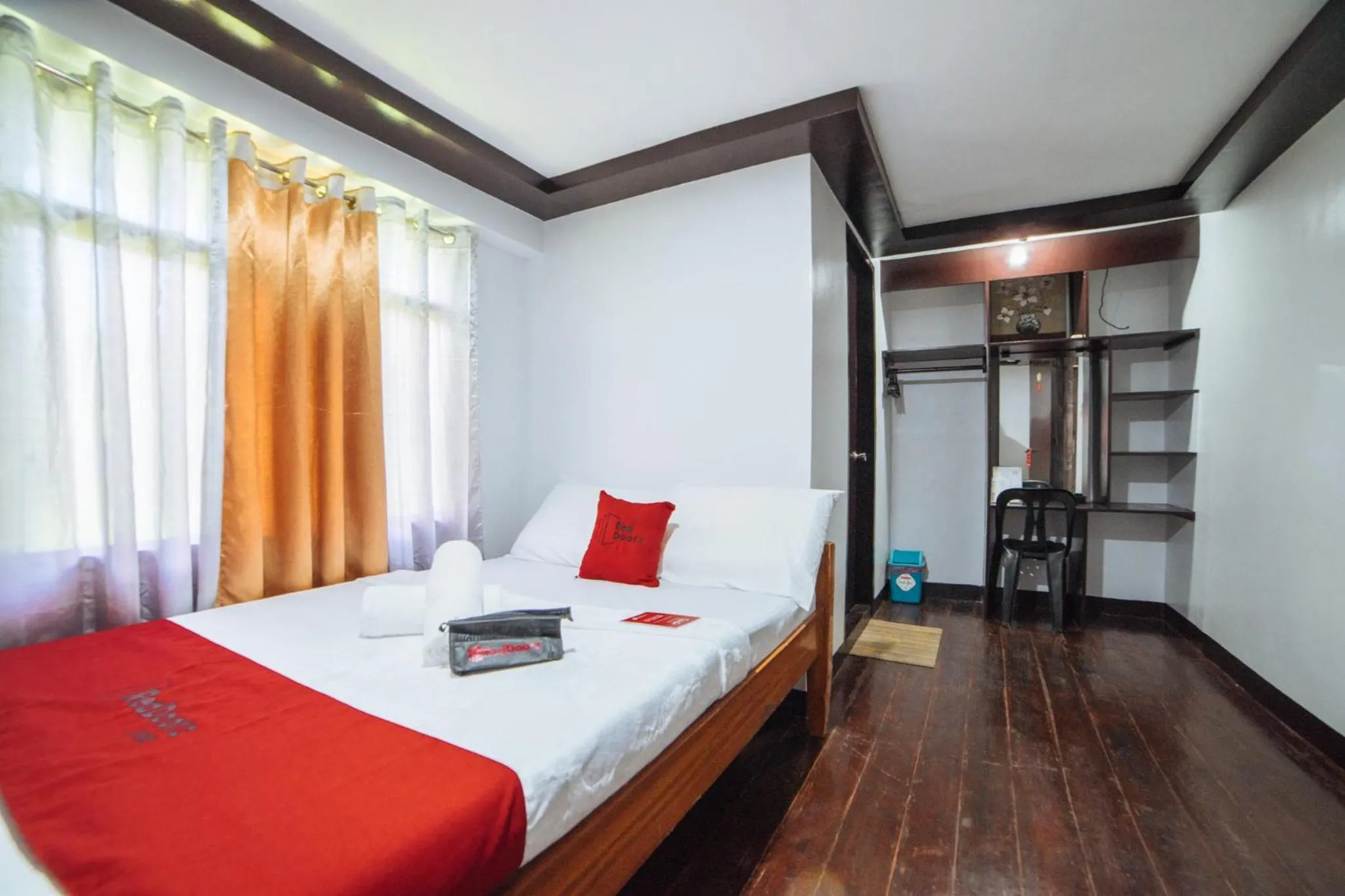 Photo of the whole room, Bed in RedDoorz near San Juanico Bridge