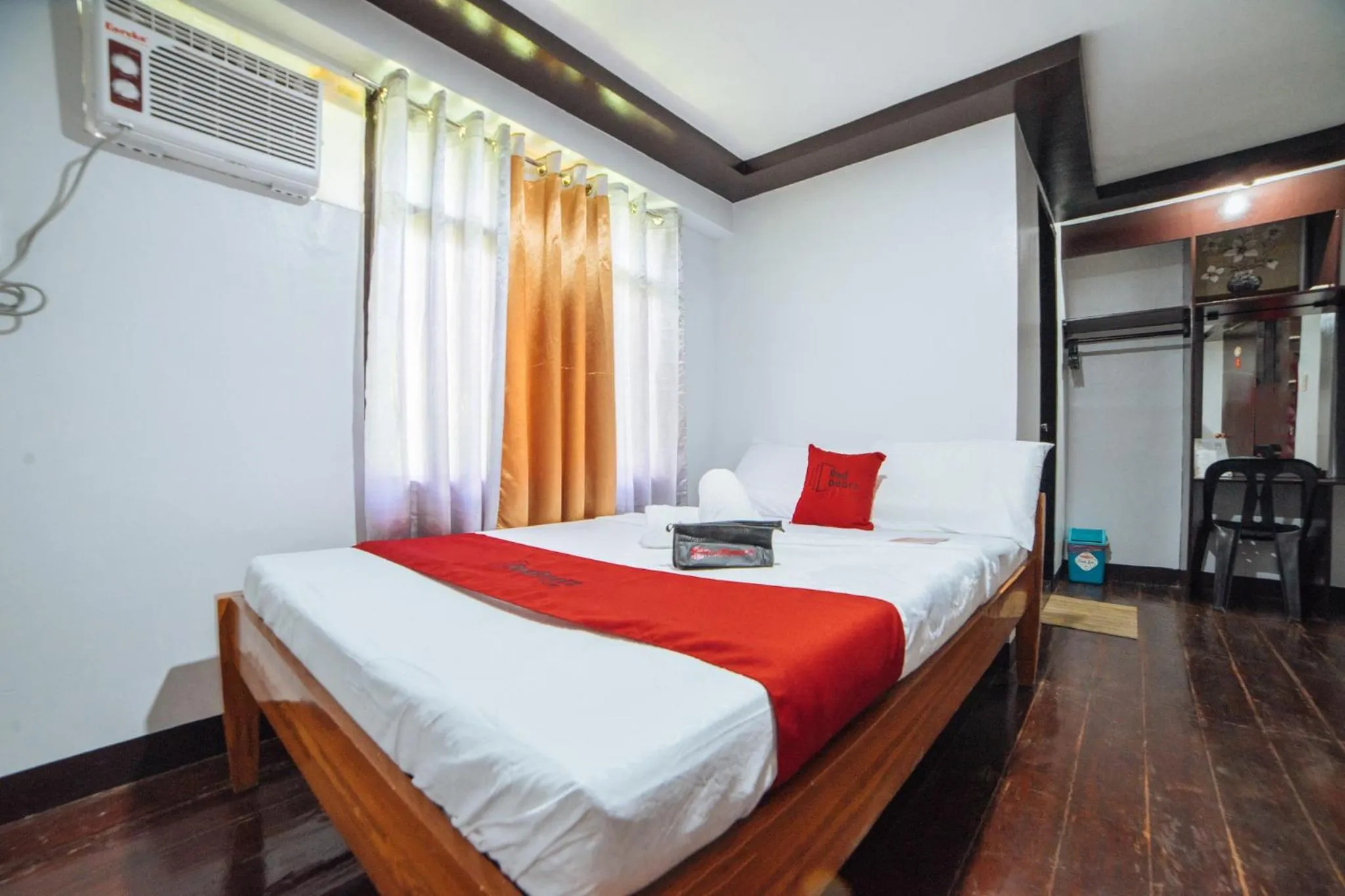 Photo of the whole room, Bed in RedDoorz near San Juanico Bridge