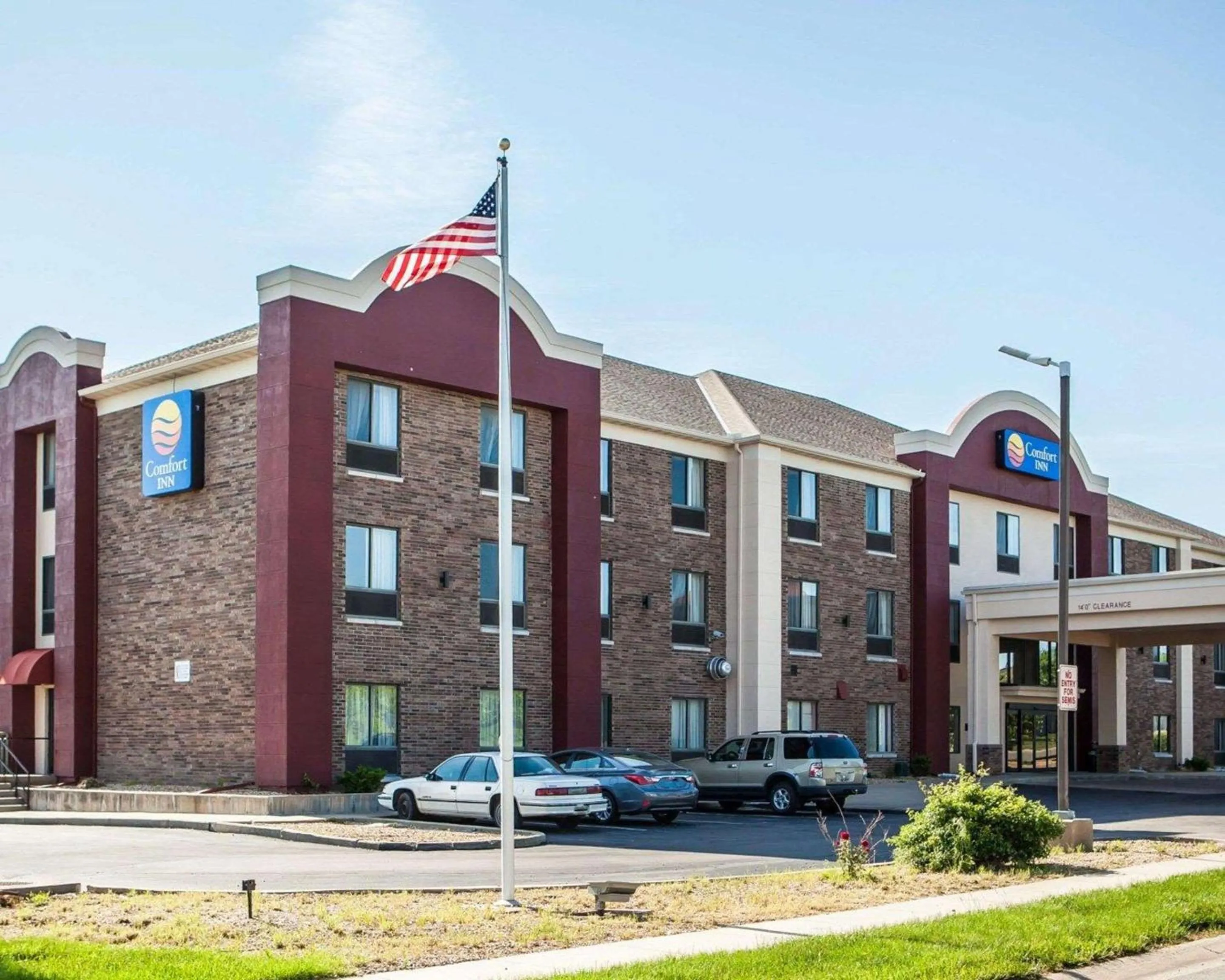 Property building in Comfort Inn Lees Summit - Hwy 50 & Hwy 291