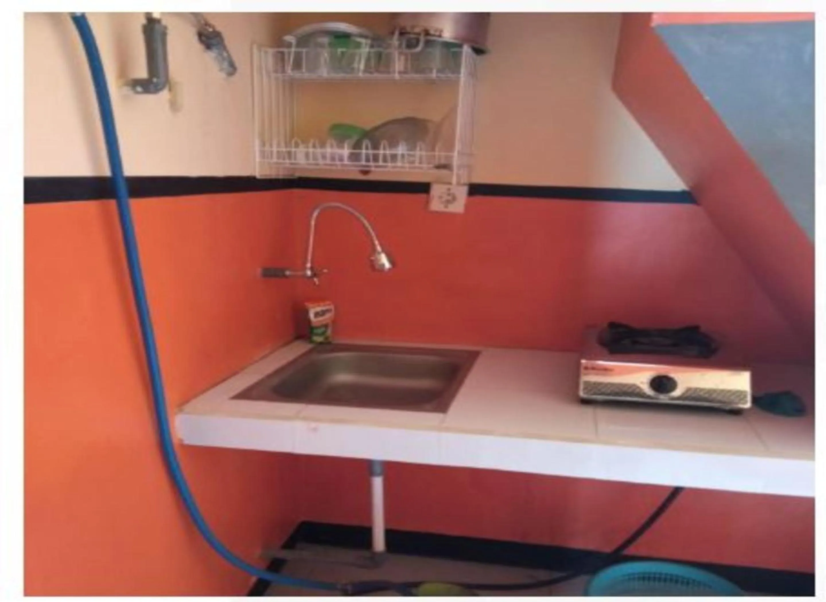 Kitchen or kitchenette in Penginapan Indah Lestari