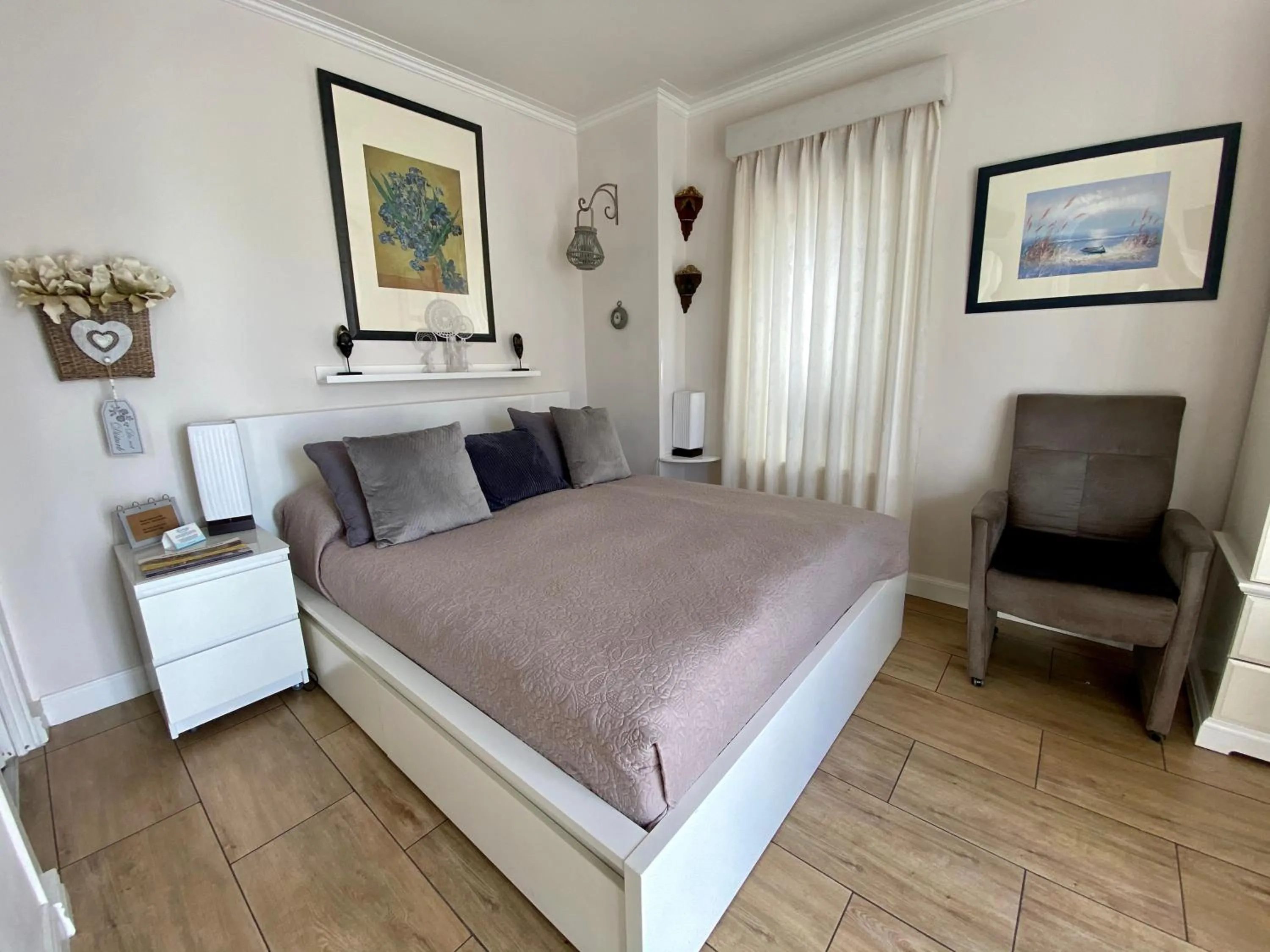 Decorative detail, Bed in Mevira Appartement