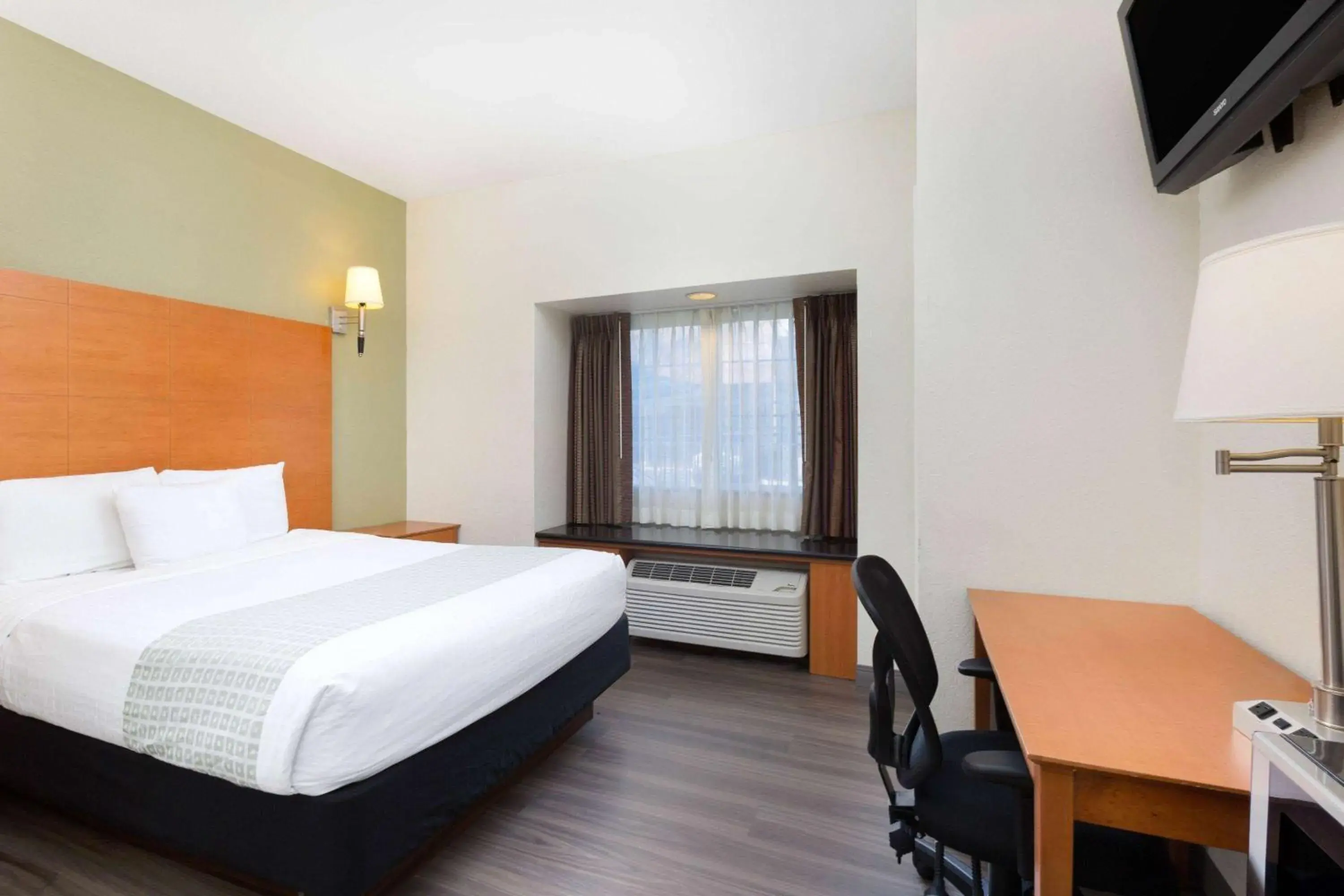 Queen Room in La Quinta by Wyndham Tulare Queen Room in La Quinta by Wyndham Tulare