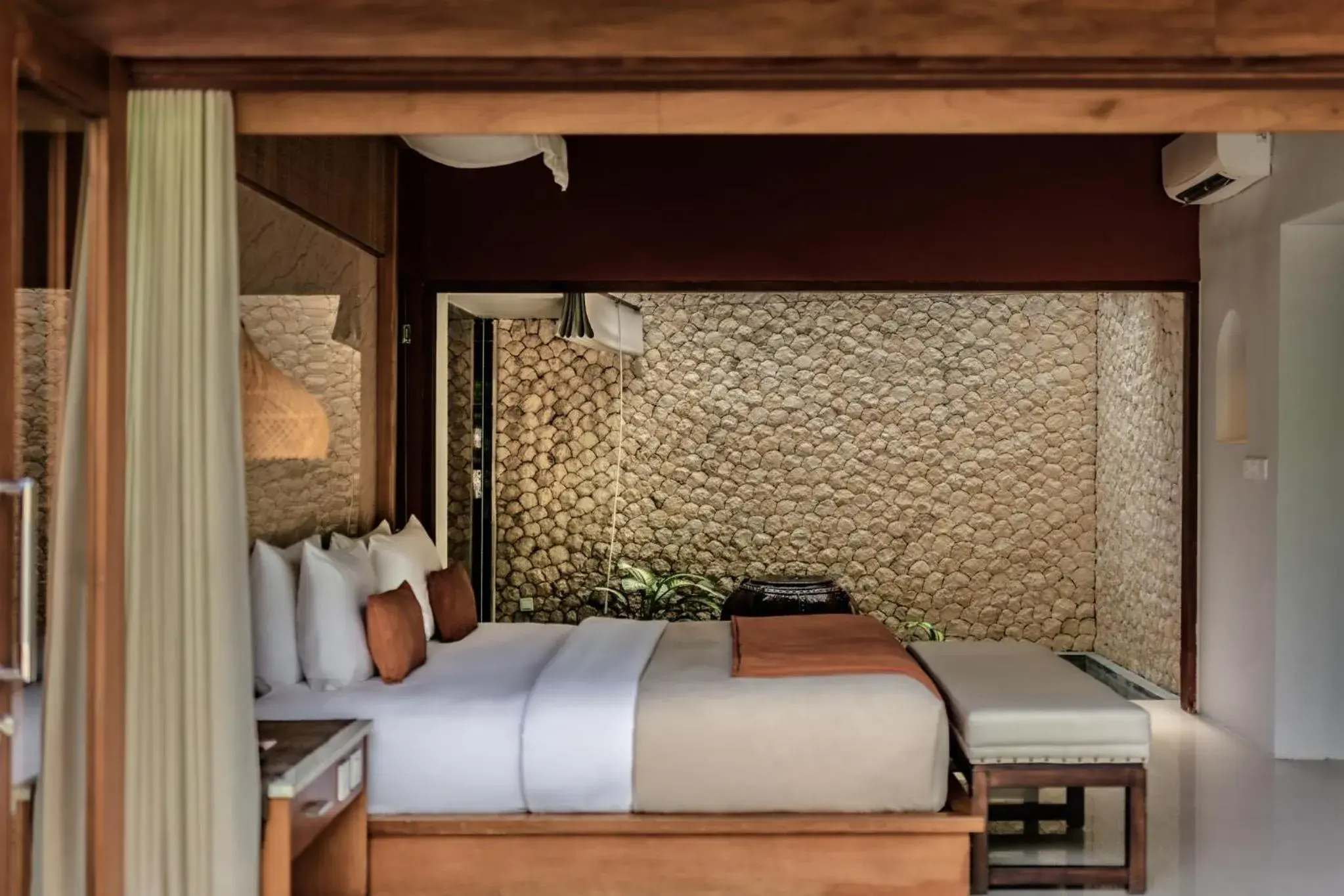 Bed in Seminyak Sanctuary Villa by Ini Vie Hospitality Bed in Seminyak Sanctuary Villa by Ini Vie Hospitality